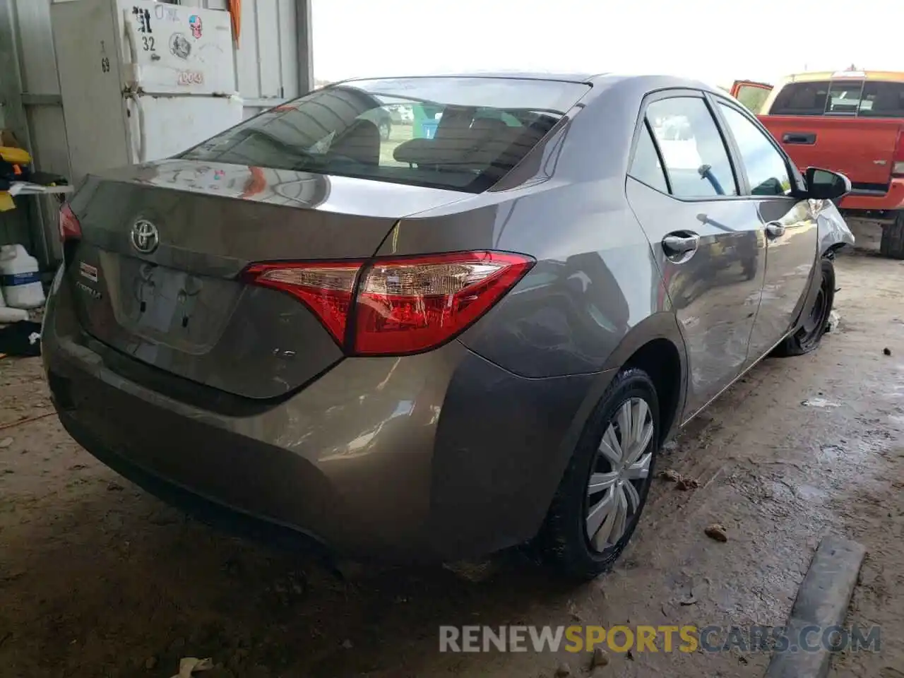 4 Photograph of a damaged car 2T1BURHE4KC196096 TOYOTA COROLLA 2019