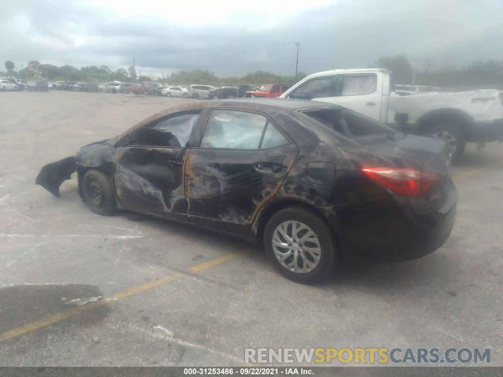 3 Photograph of a damaged car 2T1BURHE4KC196910 TOYOTA COROLLA 2019