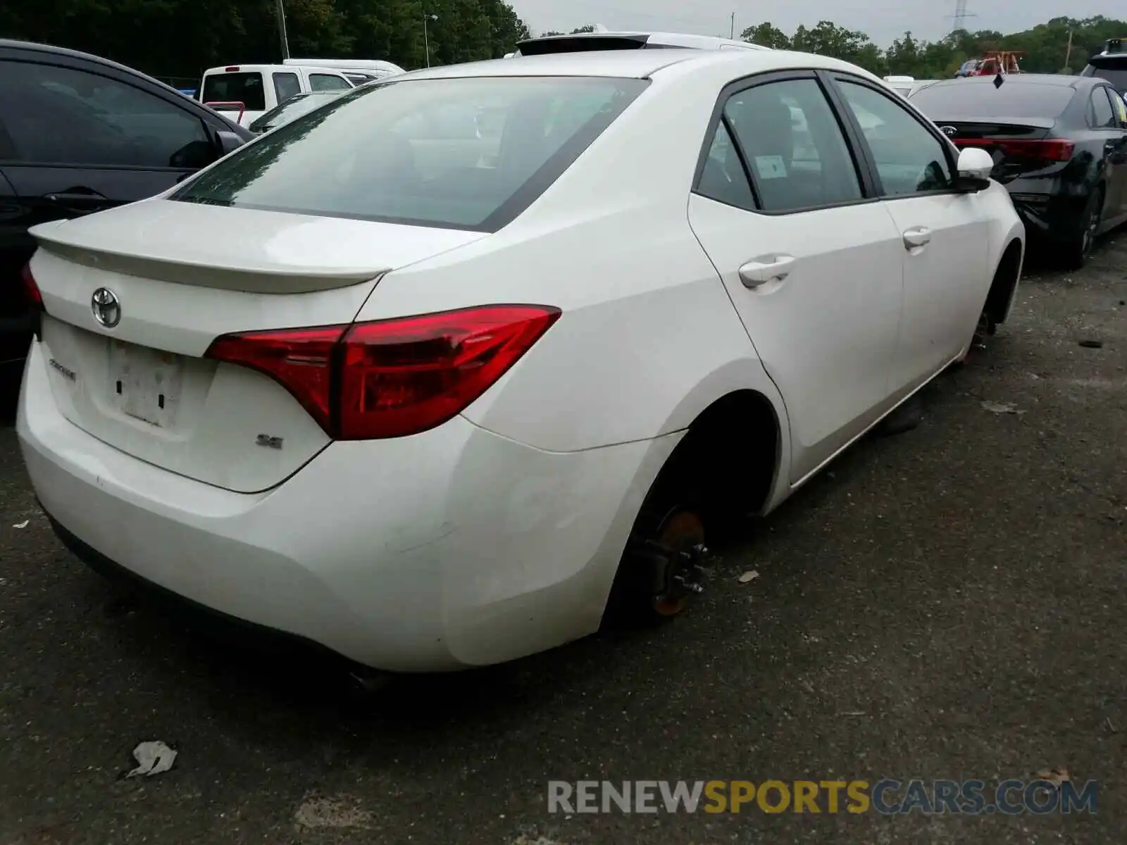 4 Photograph of a damaged car 2T1BURHE4KC198074 TOYOTA COROLLA 2019