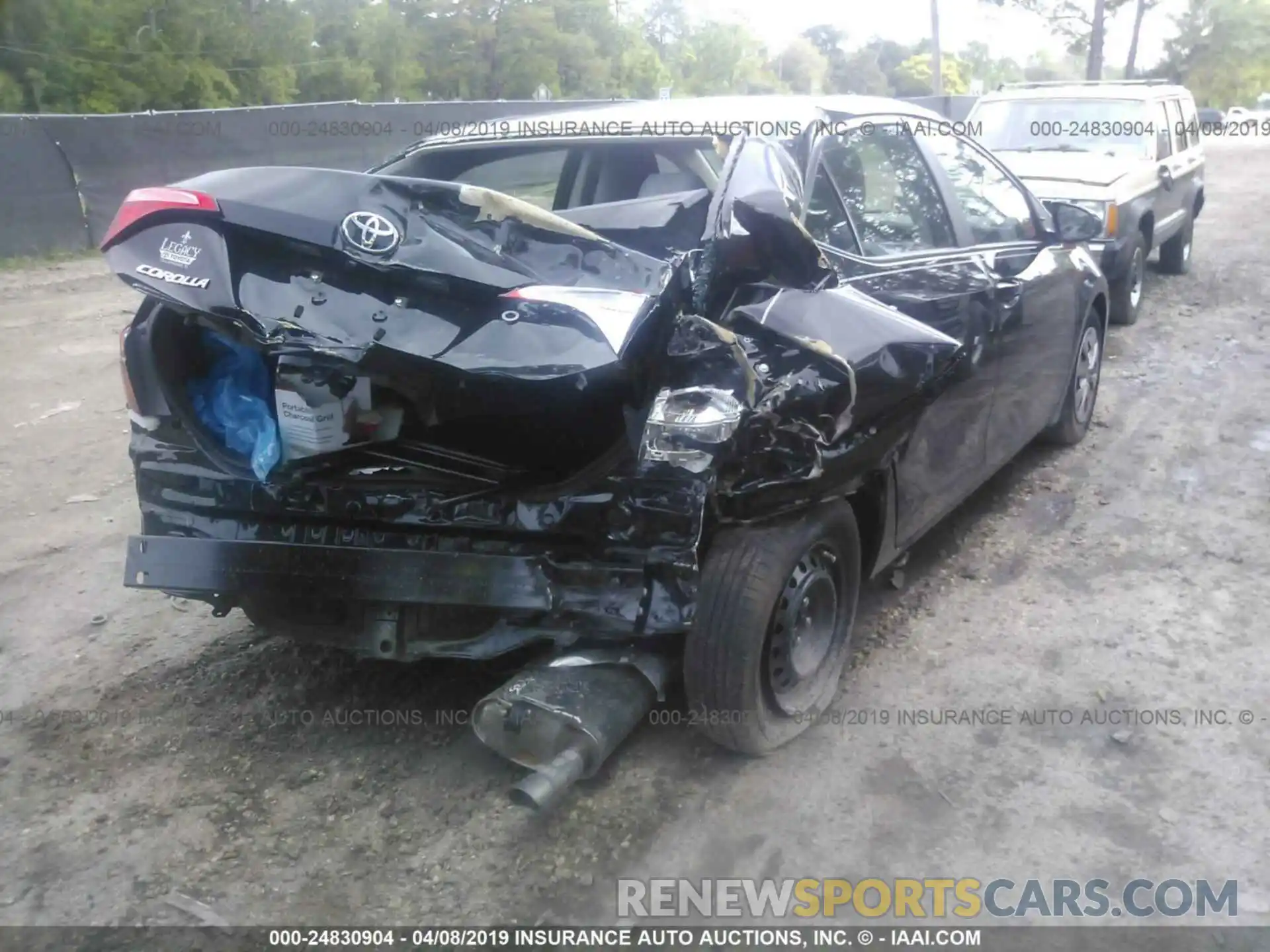 4 Photograph of a damaged car 2T1BURHE4KC199144 TOYOTA COROLLA 2019