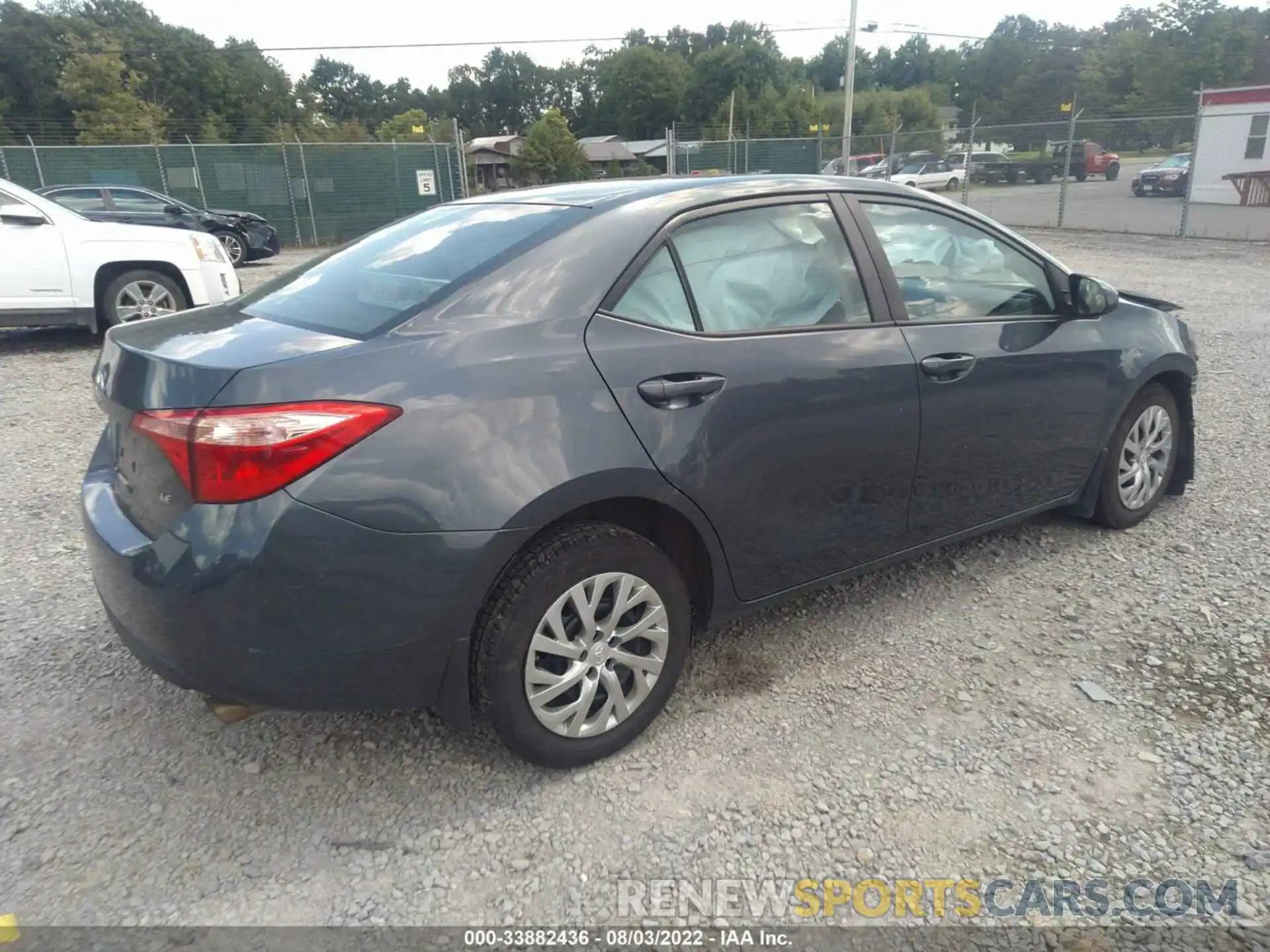 4 Photograph of a damaged car 2T1BURHE4KC201071 TOYOTA COROLLA 2019