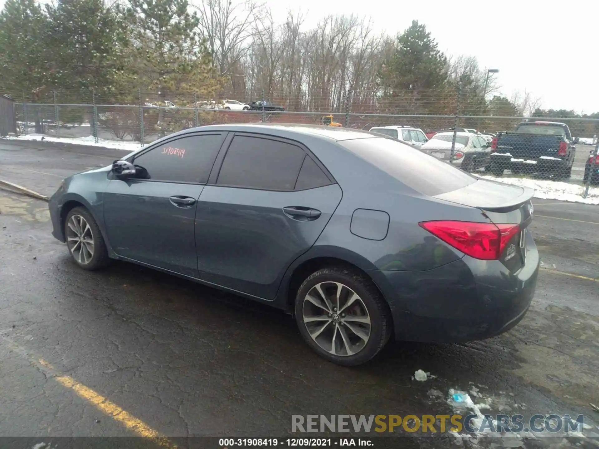 3 Photograph of a damaged car 2T1BURHE4KC201653 TOYOTA COROLLA 2019