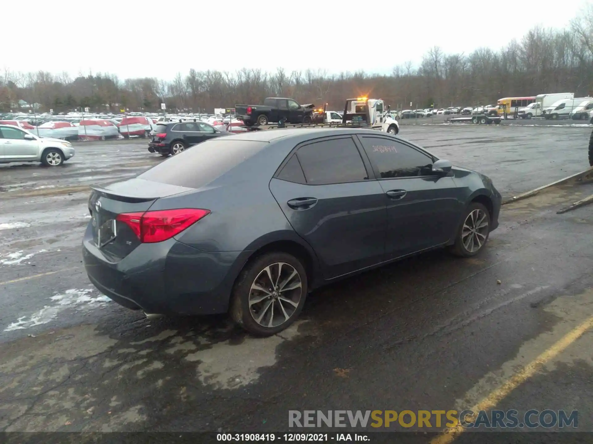 4 Photograph of a damaged car 2T1BURHE4KC201653 TOYOTA COROLLA 2019