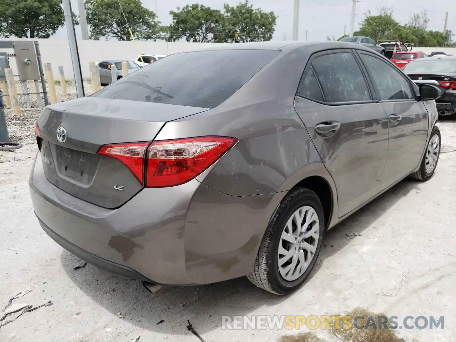 4 Photograph of a damaged car 2T1BURHE4KC202799 TOYOTA COROLLA 2019