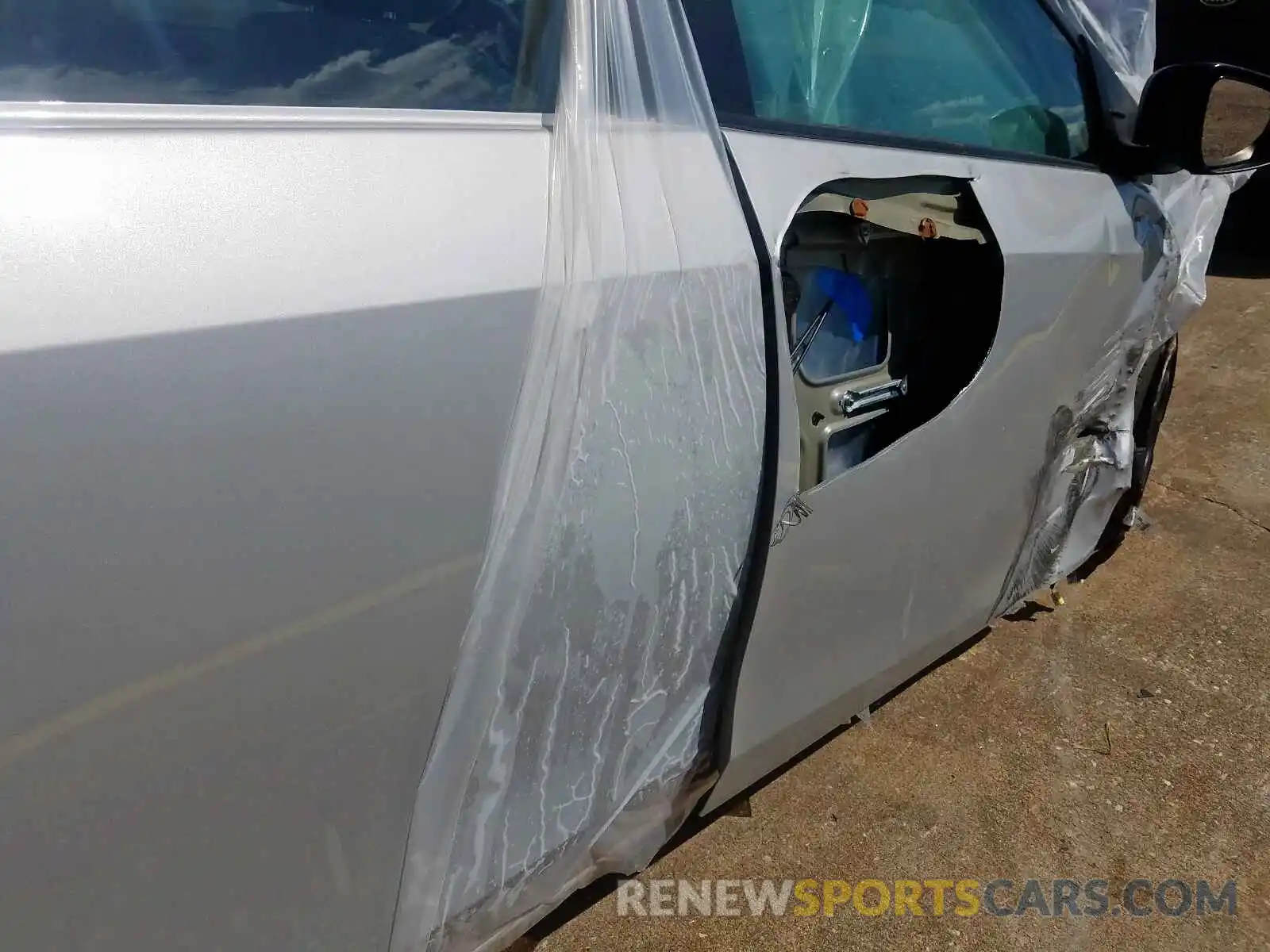 9 Photograph of a damaged car 2T1BURHE4KC205122 TOYOTA COROLLA 2019