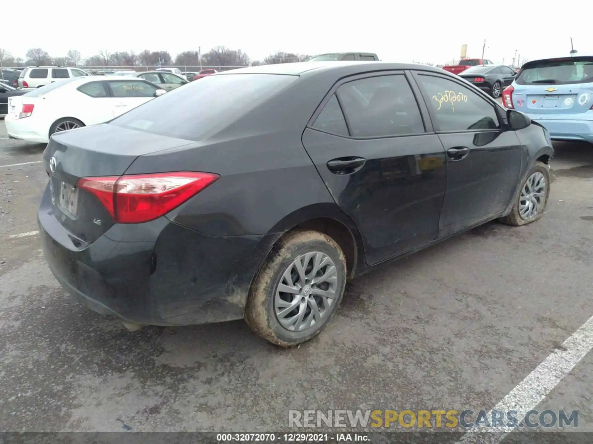 4 Photograph of a damaged car 2T1BURHE4KC205654 TOYOTA COROLLA 2019