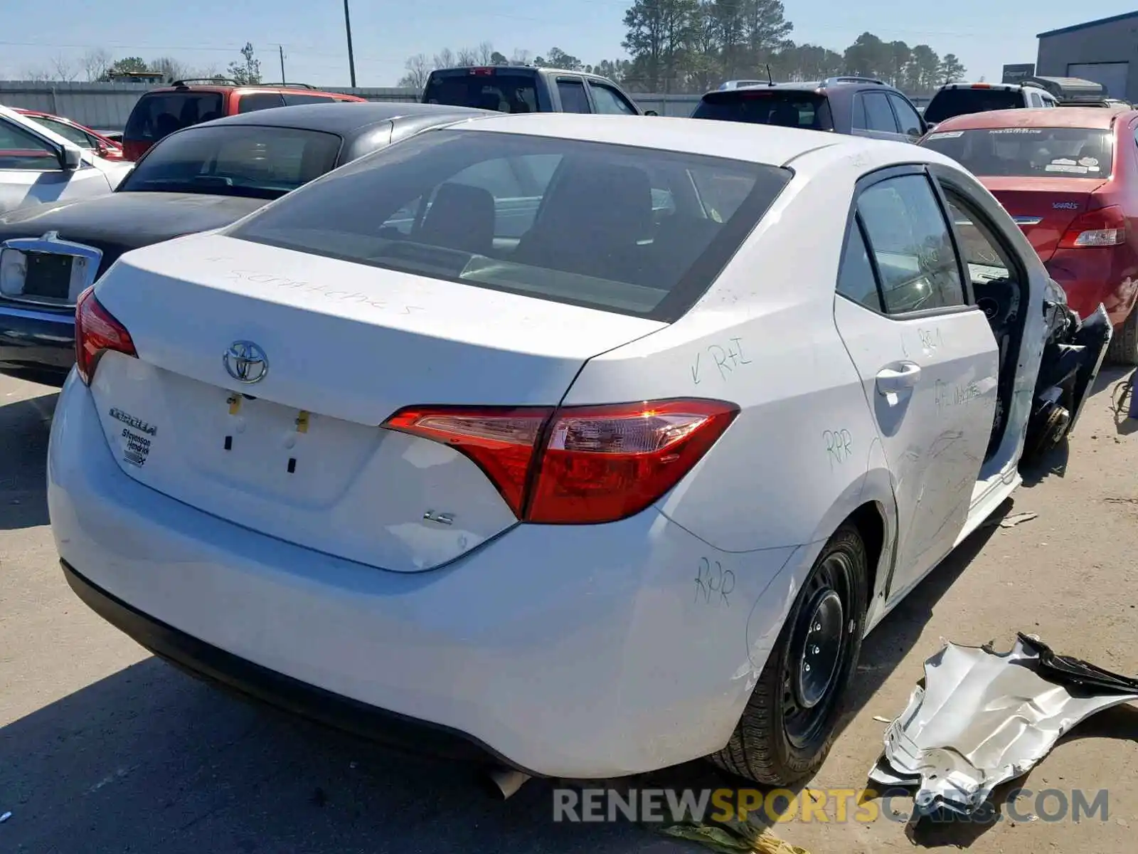 4 Photograph of a damaged car 2T1BURHE4KC205668 TOYOTA COROLLA 2019