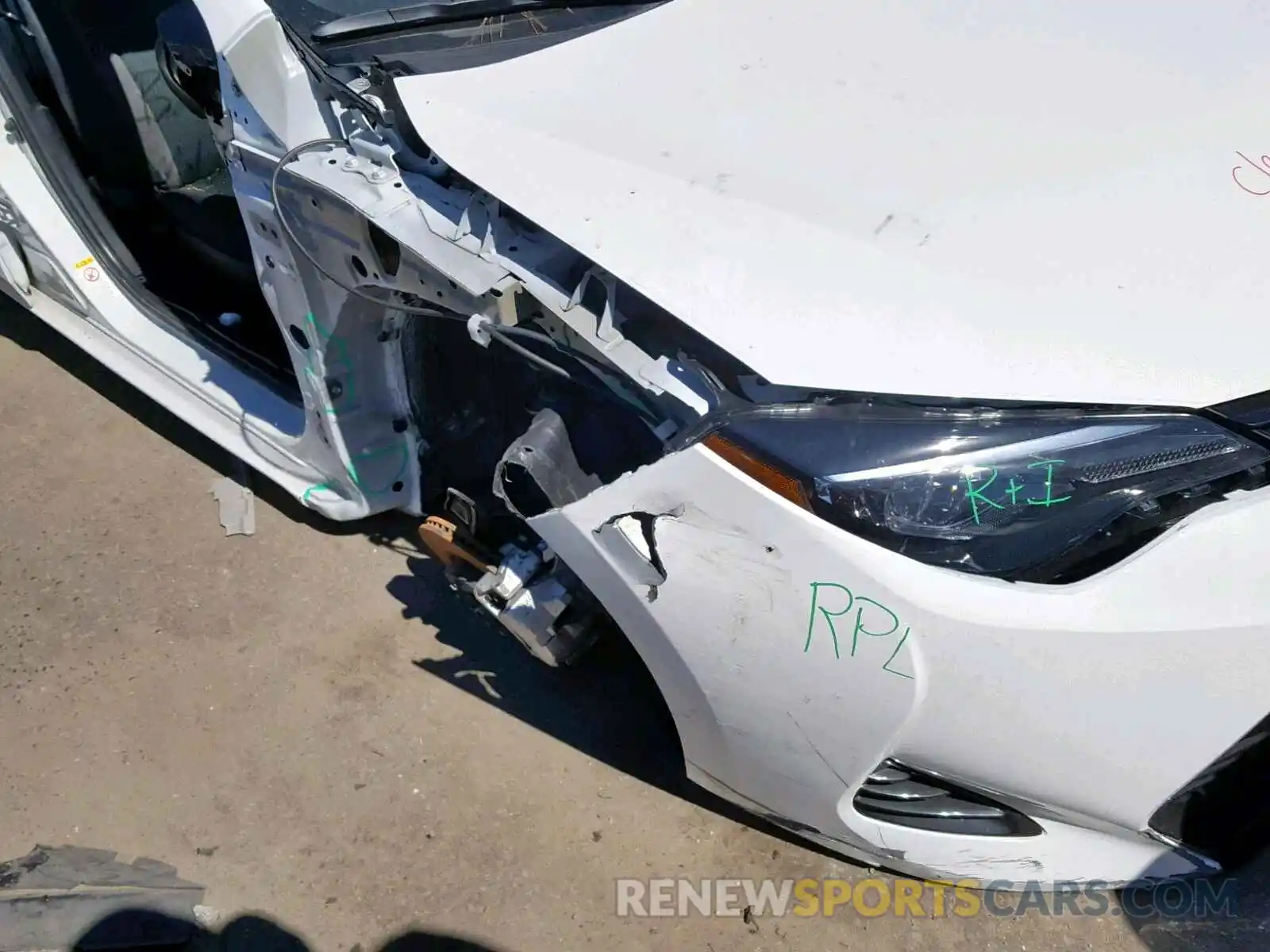 9 Photograph of a damaged car 2T1BURHE4KC205668 TOYOTA COROLLA 2019