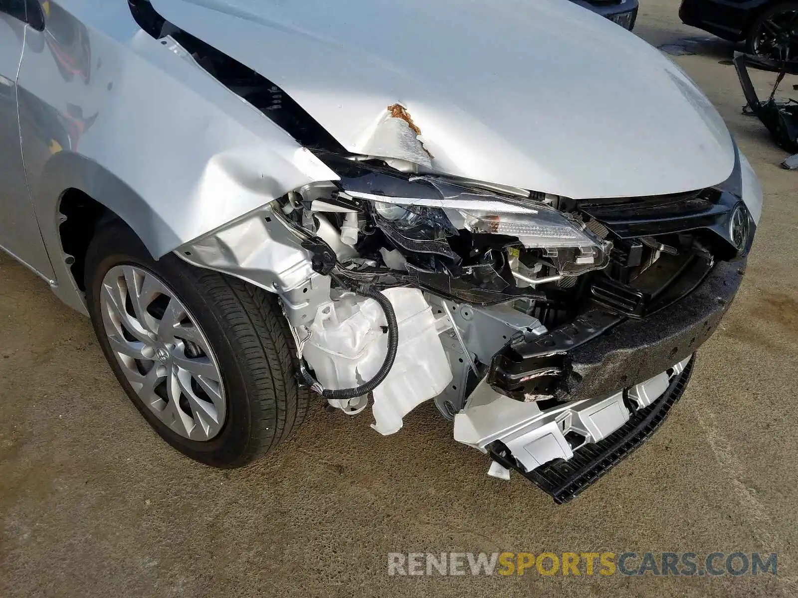 9 Photograph of a damaged car 2T1BURHE4KC206643 TOYOTA COROLLA 2019