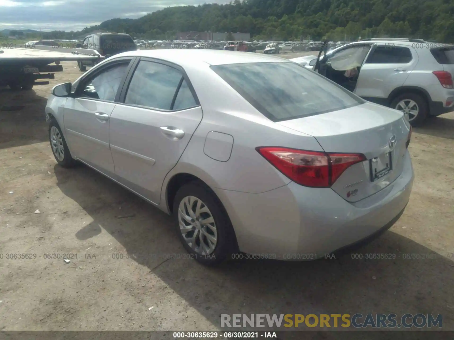 3 Photograph of a damaged car 2T1BURHE4KC206769 TOYOTA COROLLA 2019