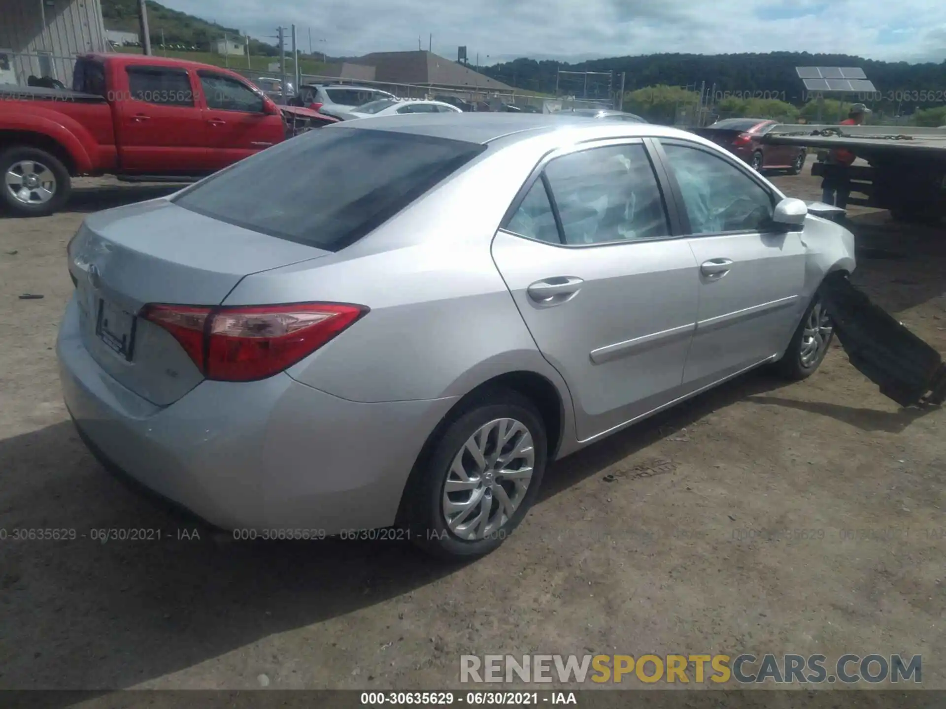 4 Photograph of a damaged car 2T1BURHE4KC206769 TOYOTA COROLLA 2019