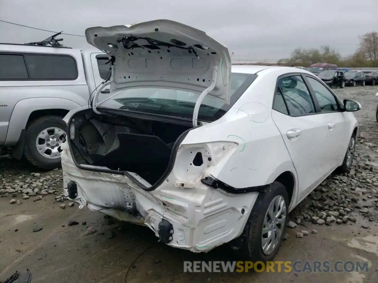 4 Photograph of a damaged car 2T1BURHE4KC207372 TOYOTA COROLLA 2019