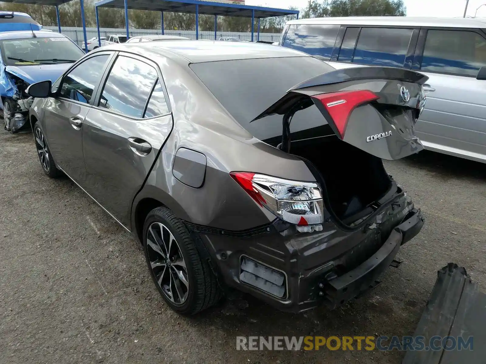 3 Photograph of a damaged car 2T1BURHE4KC207405 TOYOTA COROLLA 2019