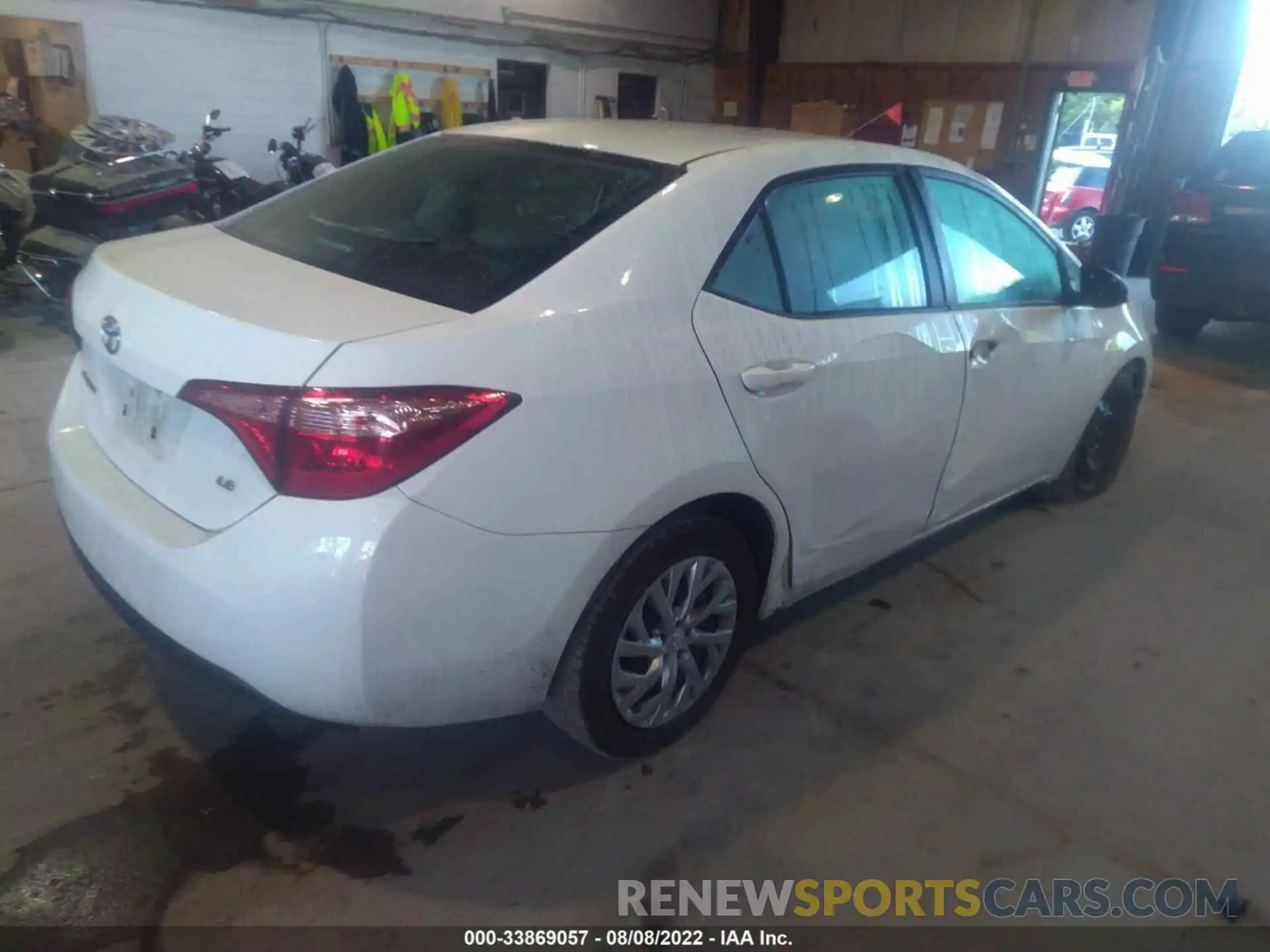 4 Photograph of a damaged car 2T1BURHE4KC210501 TOYOTA COROLLA 2019