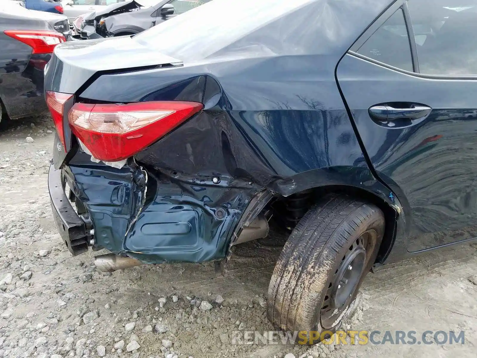 9 Photograph of a damaged car 2T1BURHE4KC210711 TOYOTA COROLLA 2019