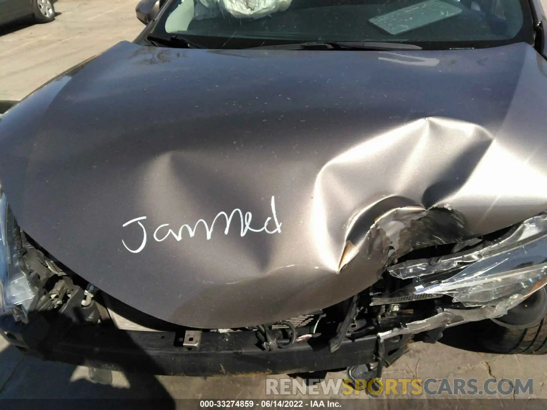 10 Photograph of a damaged car 2T1BURHE4KC211051 TOYOTA COROLLA 2019