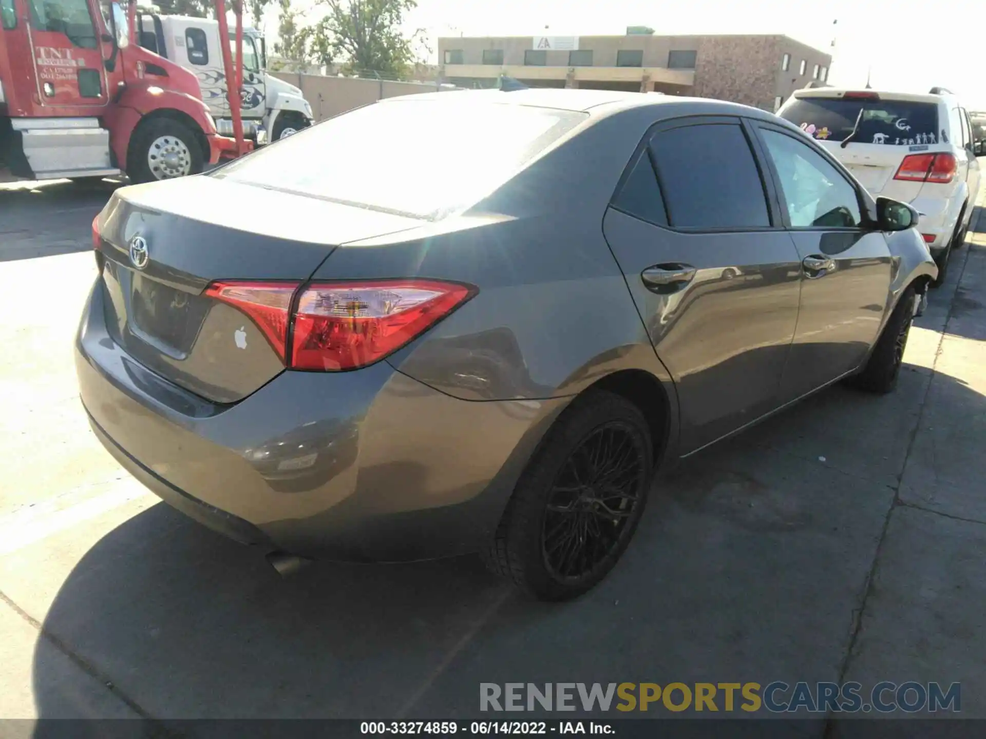 4 Photograph of a damaged car 2T1BURHE4KC211051 TOYOTA COROLLA 2019