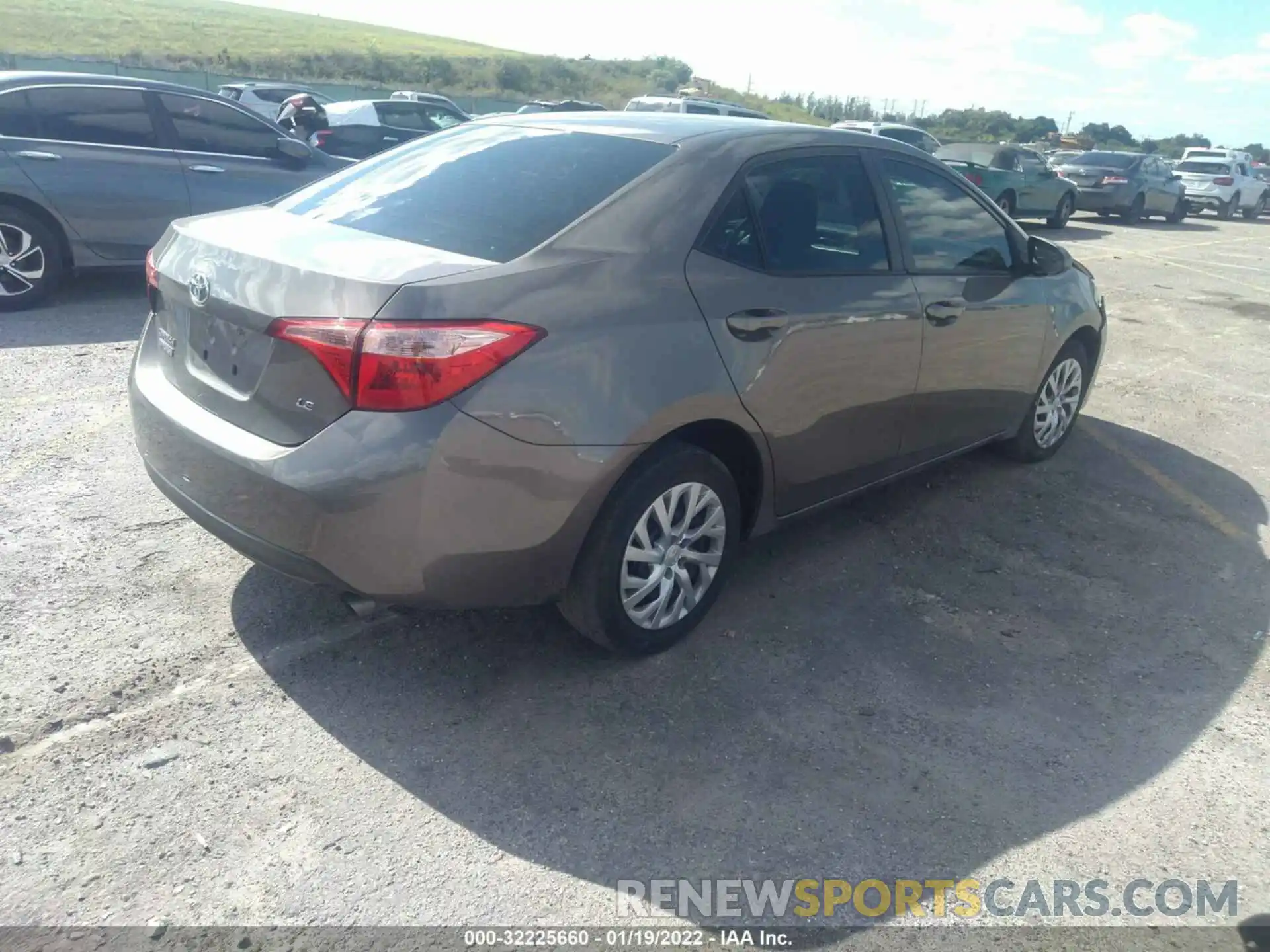 4 Photograph of a damaged car 2T1BURHE4KC212393 TOYOTA COROLLA 2019