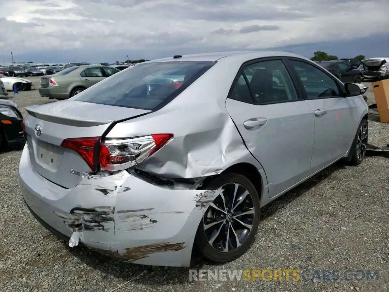 4 Photograph of a damaged car 2T1BURHE4KC212829 TOYOTA COROLLA 2019