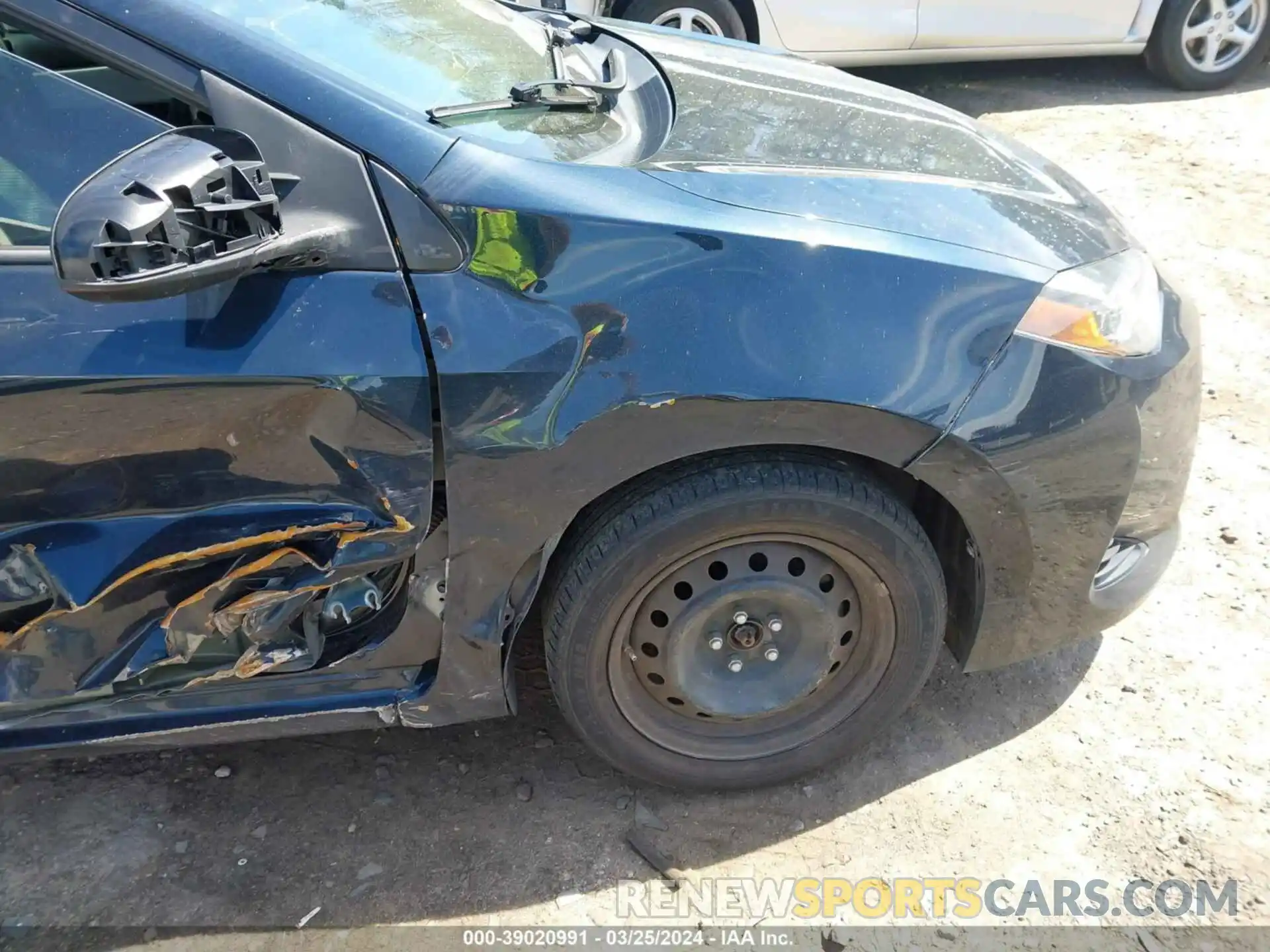 17 Photograph of a damaged car 2T1BURHE4KC212832 TOYOTA COROLLA 2019