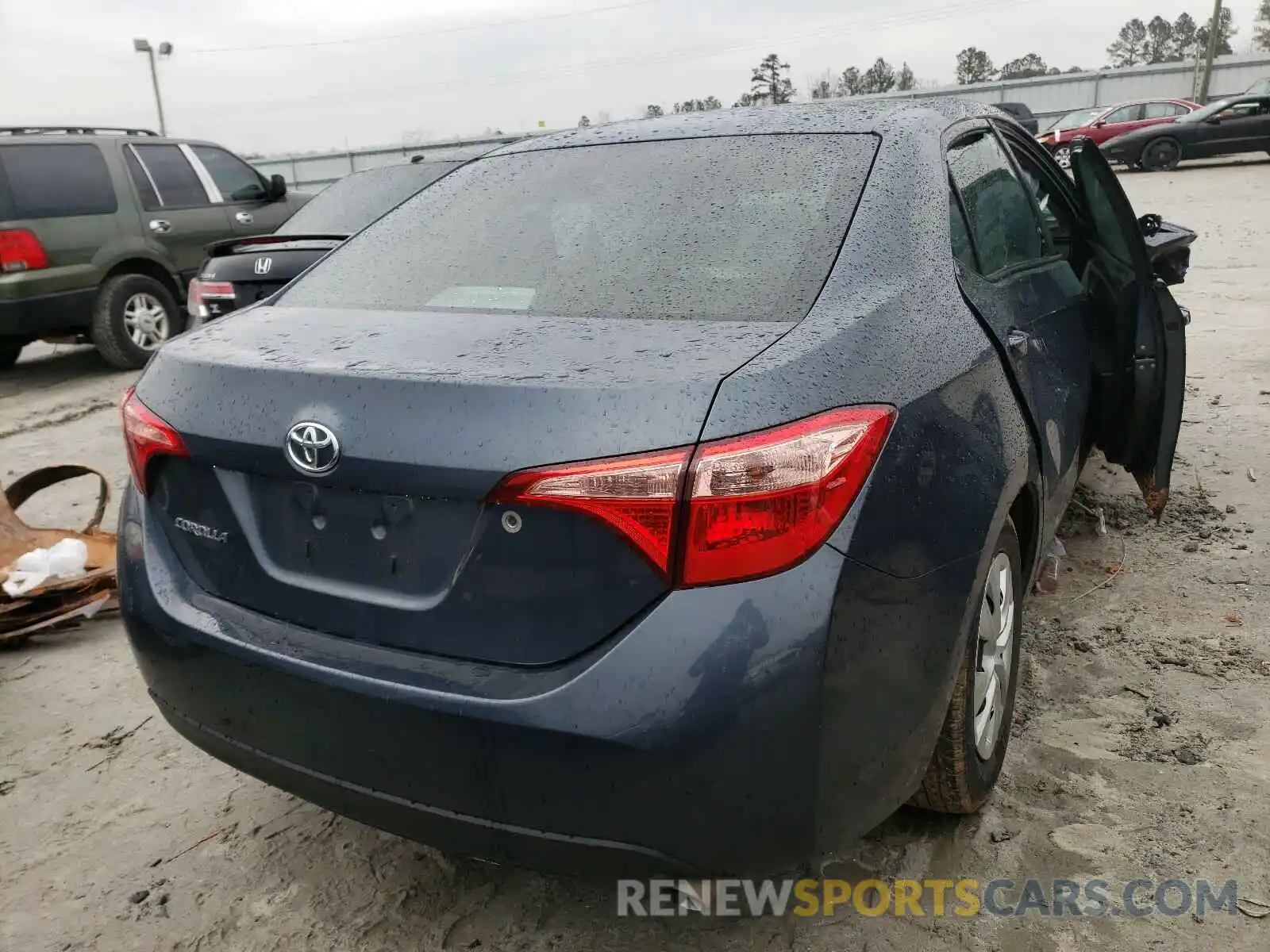 4 Photograph of a damaged car 2T1BURHE4KC215424 TOYOTA COROLLA 2019