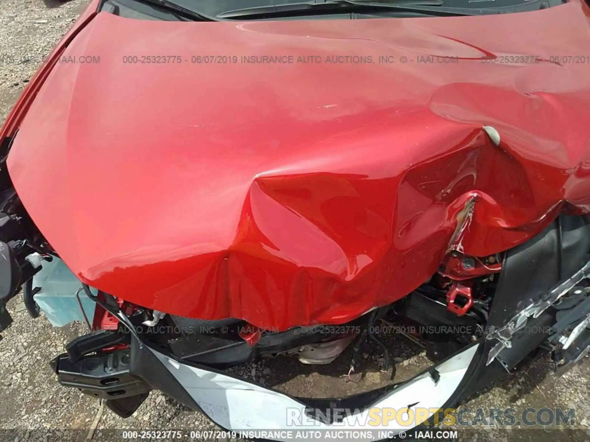 10 Photograph of a damaged car 2T1BURHE4KC221465 TOYOTA COROLLA 2019