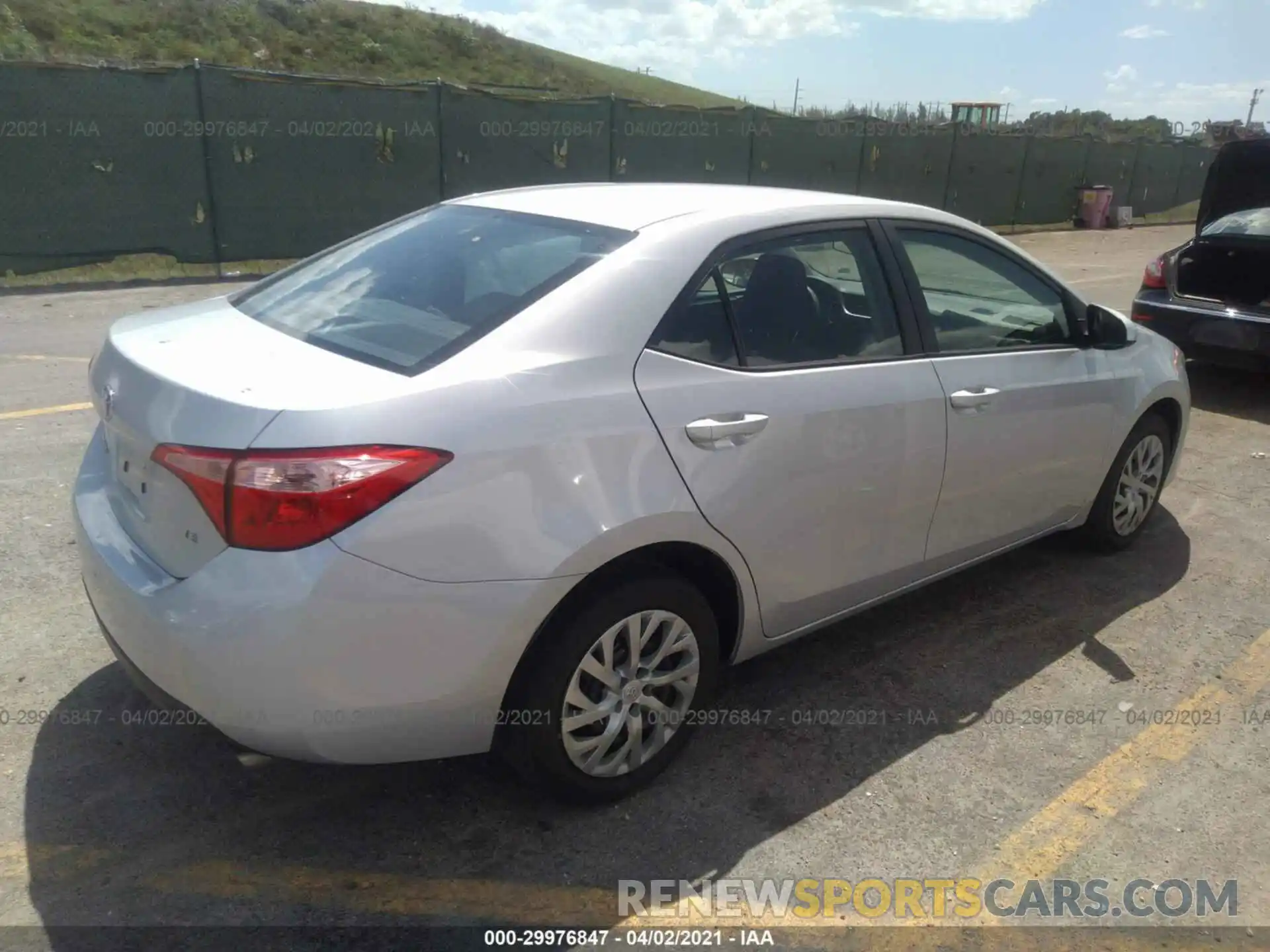 4 Photograph of a damaged car 2T1BURHE4KC221613 TOYOTA COROLLA 2019