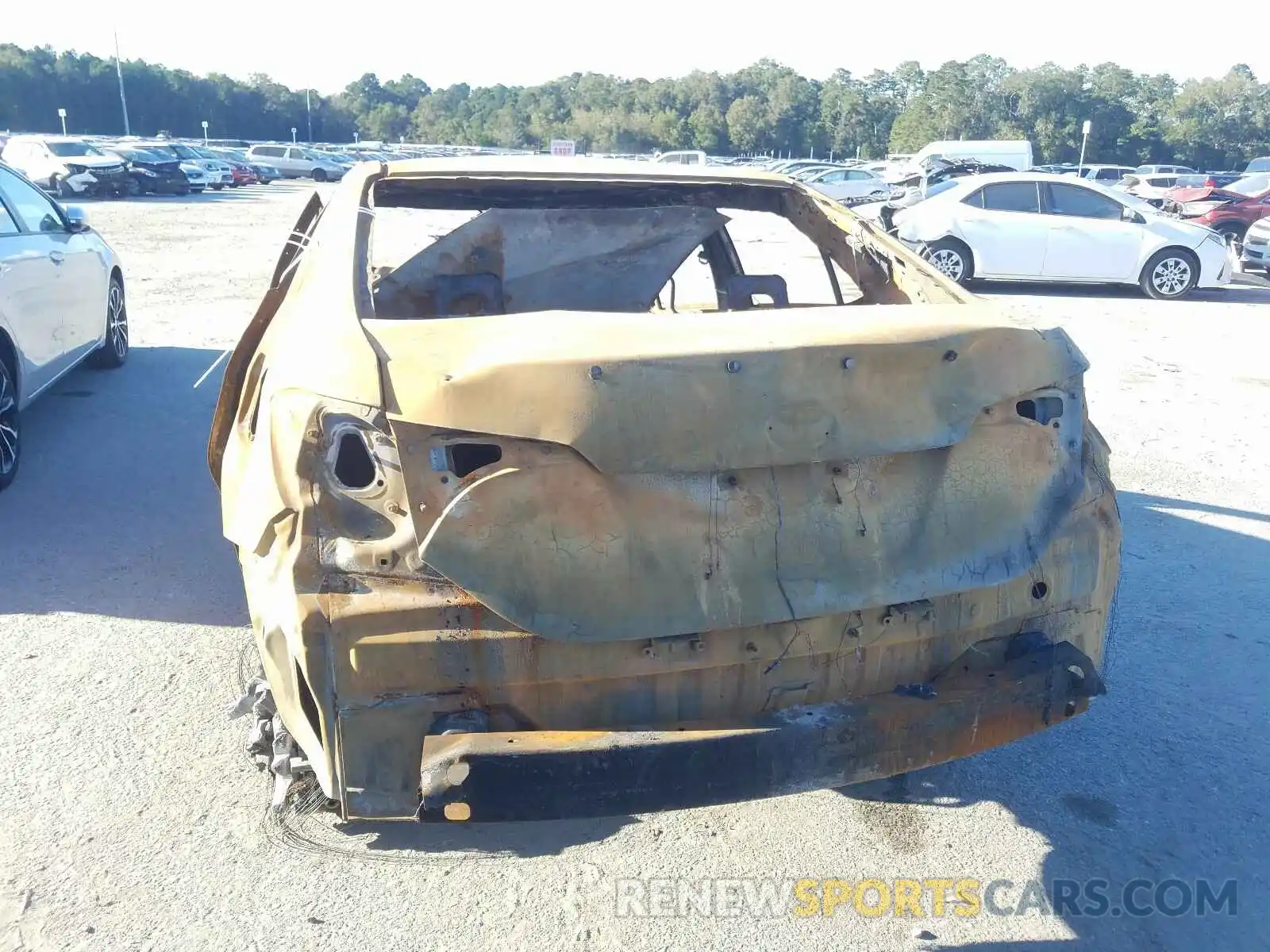 10 Photograph of a damaged car 2T1BURHE4KC223720 TOYOTA COROLLA 2019
