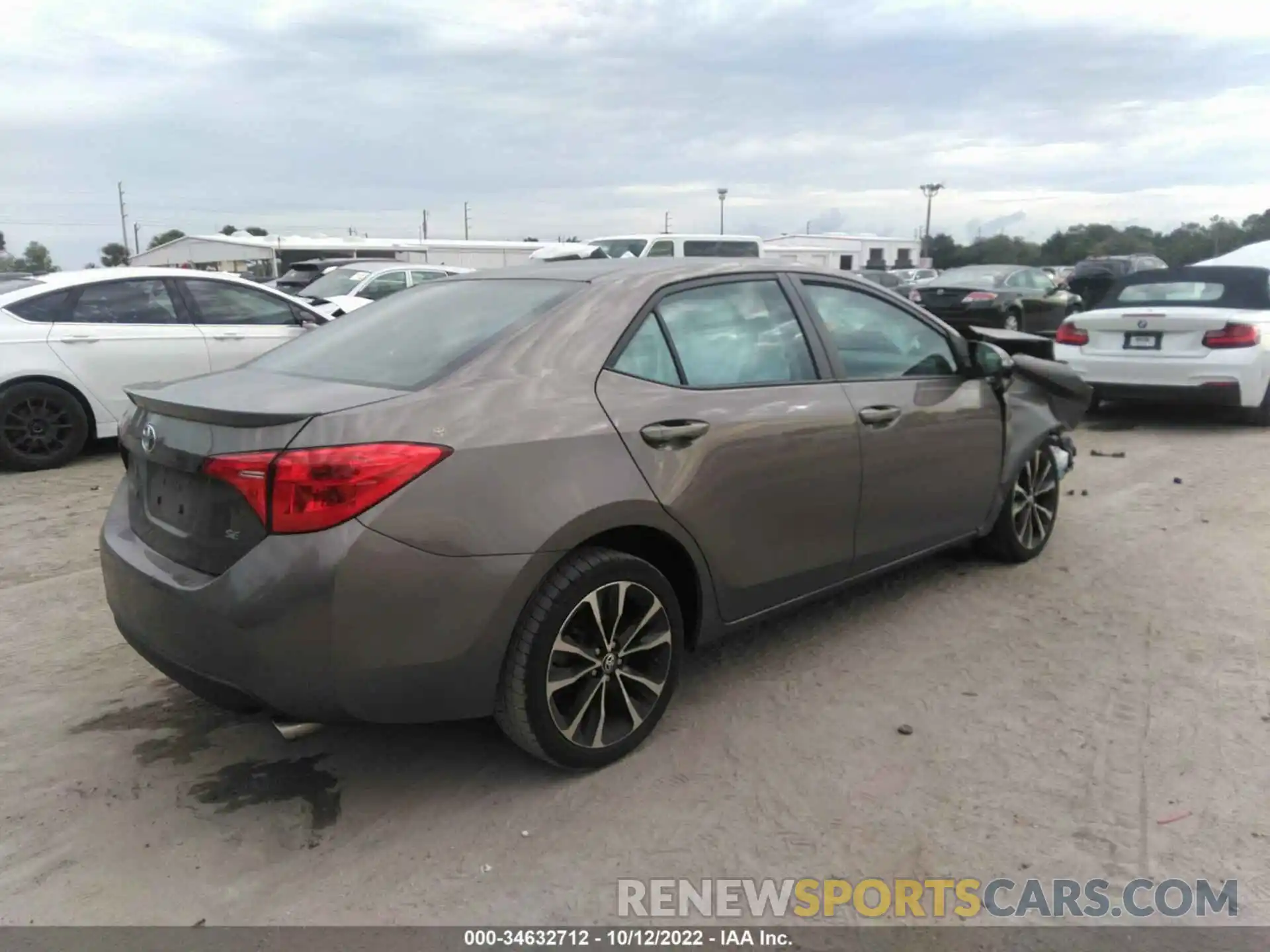 4 Photograph of a damaged car 2T1BURHE4KC224186 TOYOTA COROLLA 2019