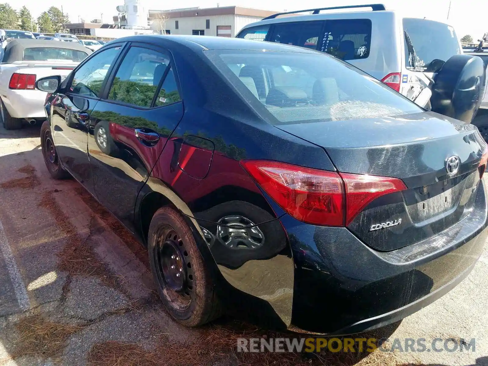 3 Photograph of a damaged car 2T1BURHE4KC224589 TOYOTA COROLLA 2019