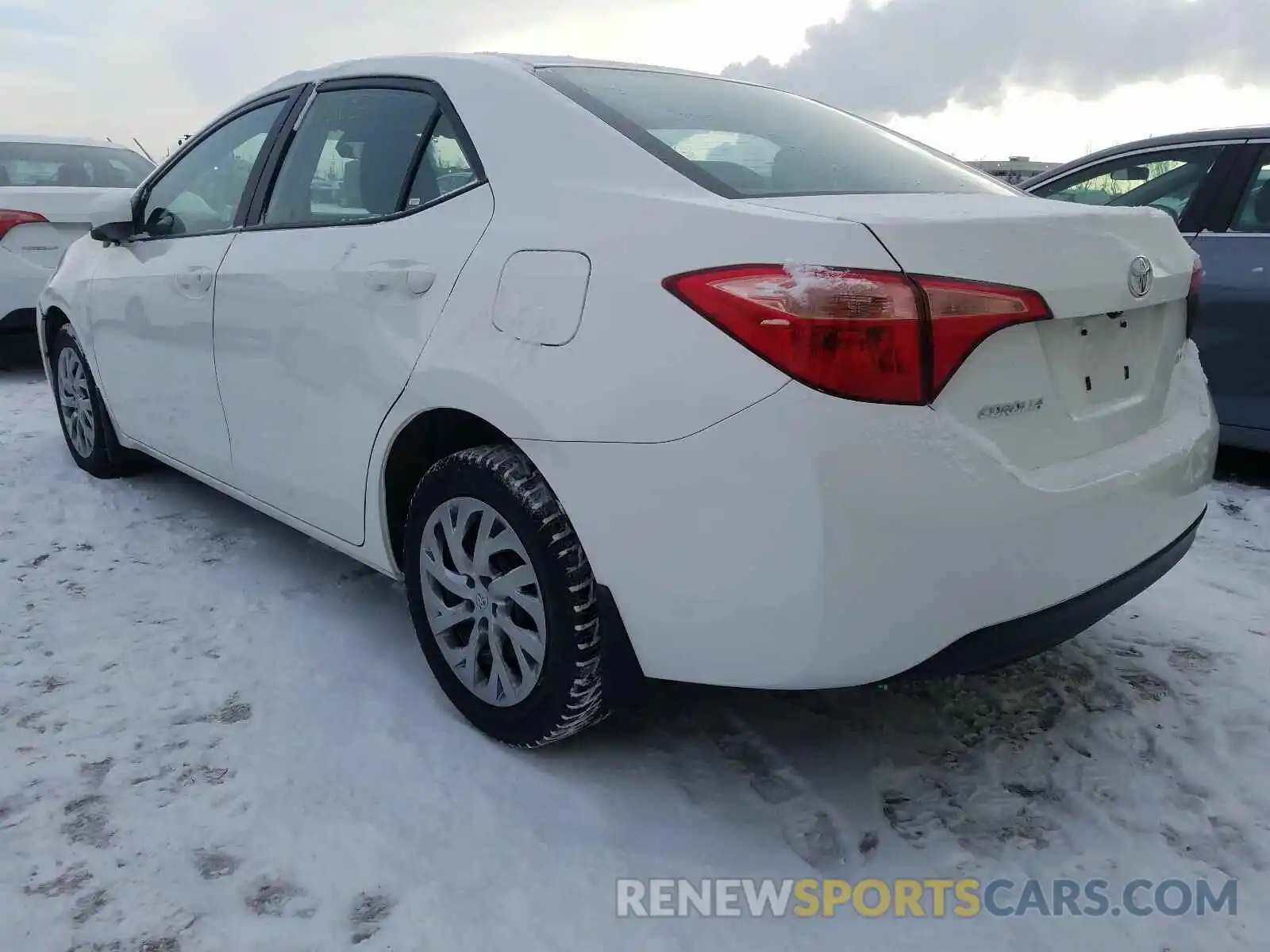 3 Photograph of a damaged car 2T1BURHE4KC226746 TOYOTA COROLLA 2019