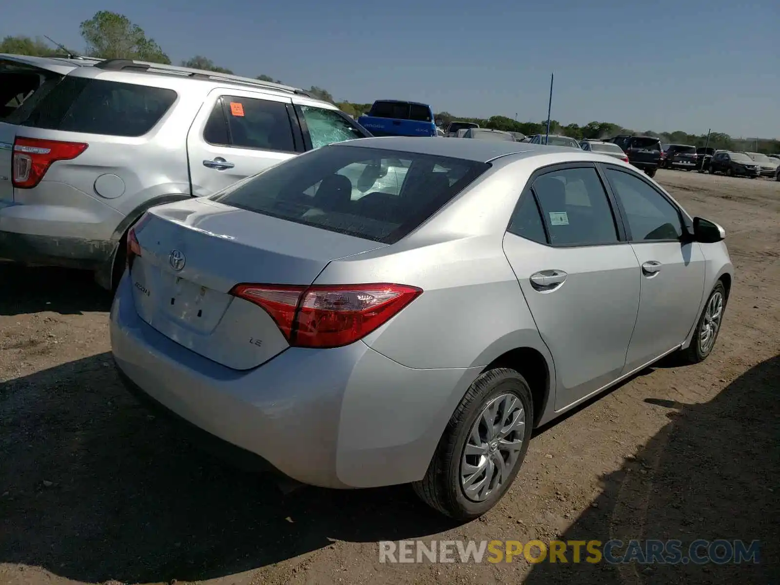 4 Photograph of a damaged car 2T1BURHE4KC226875 TOYOTA COROLLA 2019