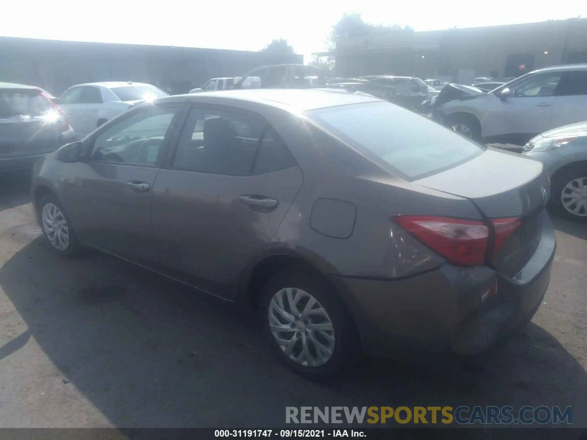 3 Photograph of a damaged car 2T1BURHE4KC228304 TOYOTA COROLLA 2019