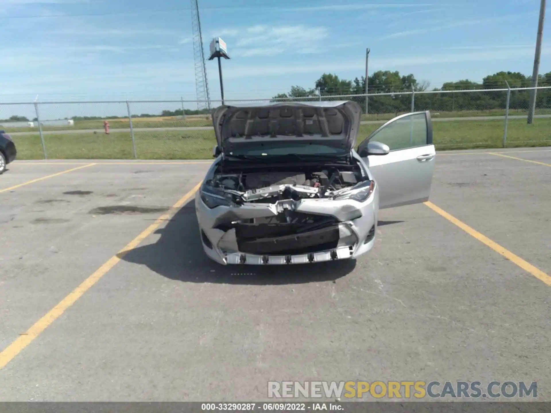 12 Photograph of a damaged car 2T1BURHE4KC230585 TOYOTA COROLLA 2019