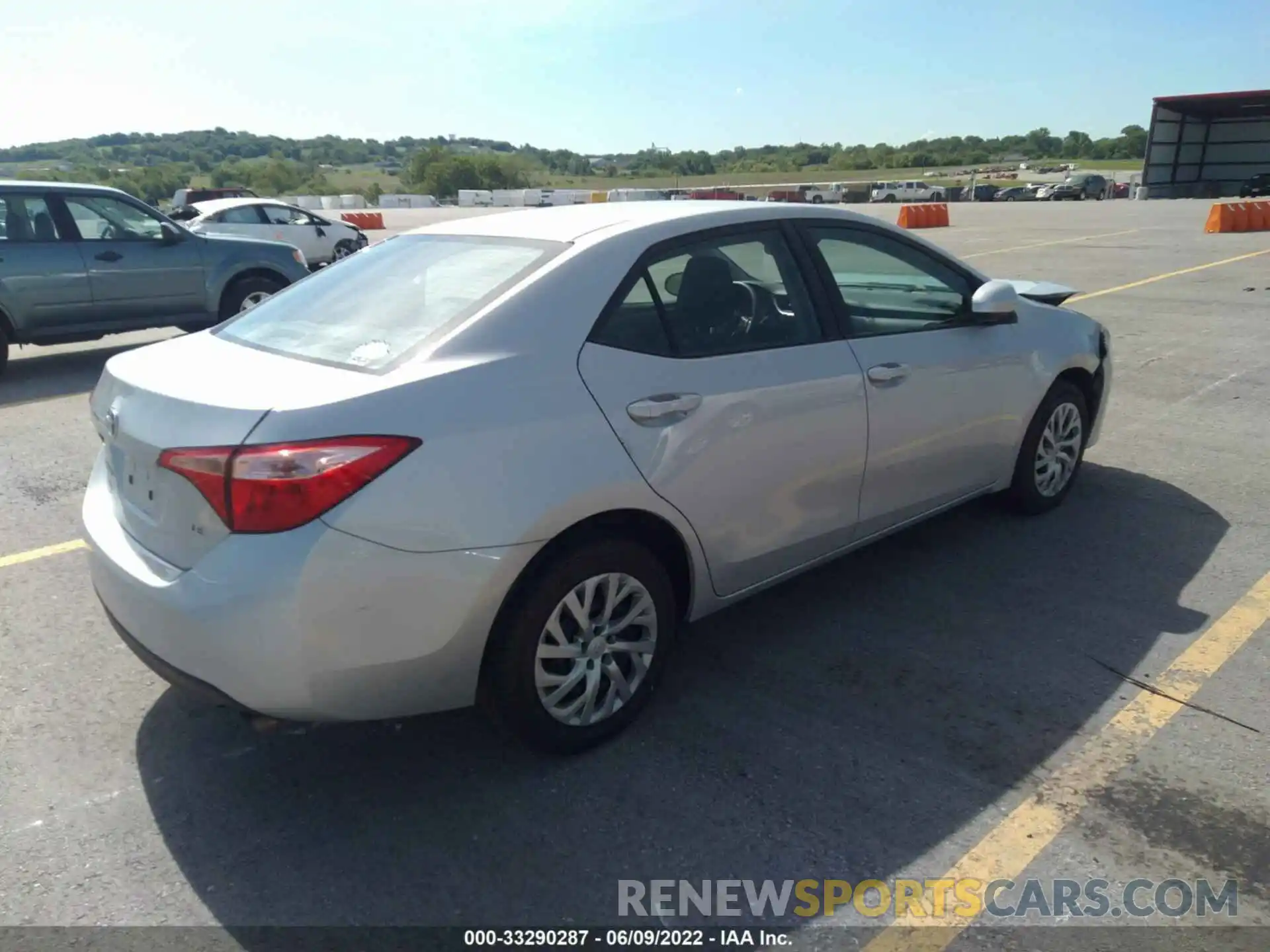 4 Photograph of a damaged car 2T1BURHE4KC230585 TOYOTA COROLLA 2019