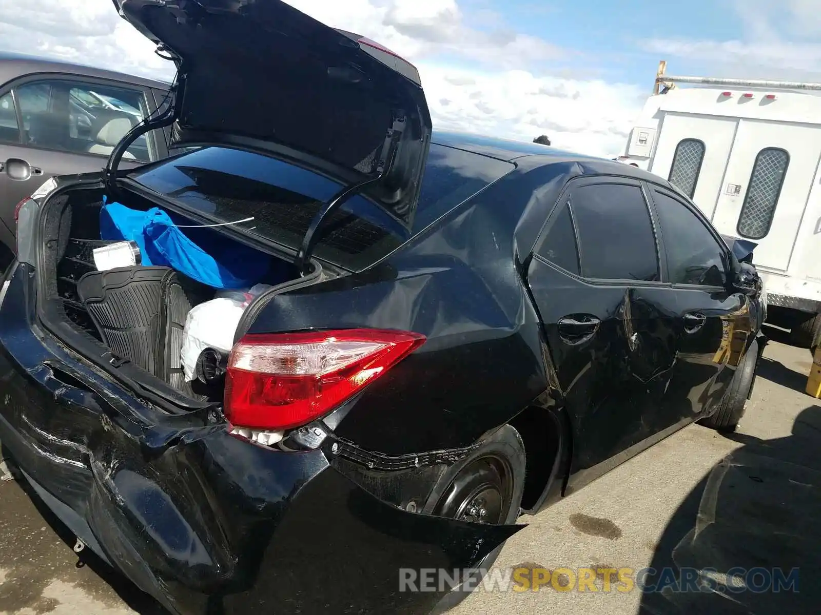 4 Photograph of a damaged car 2T1BURHE4KC232496 TOYOTA COROLLA 2019