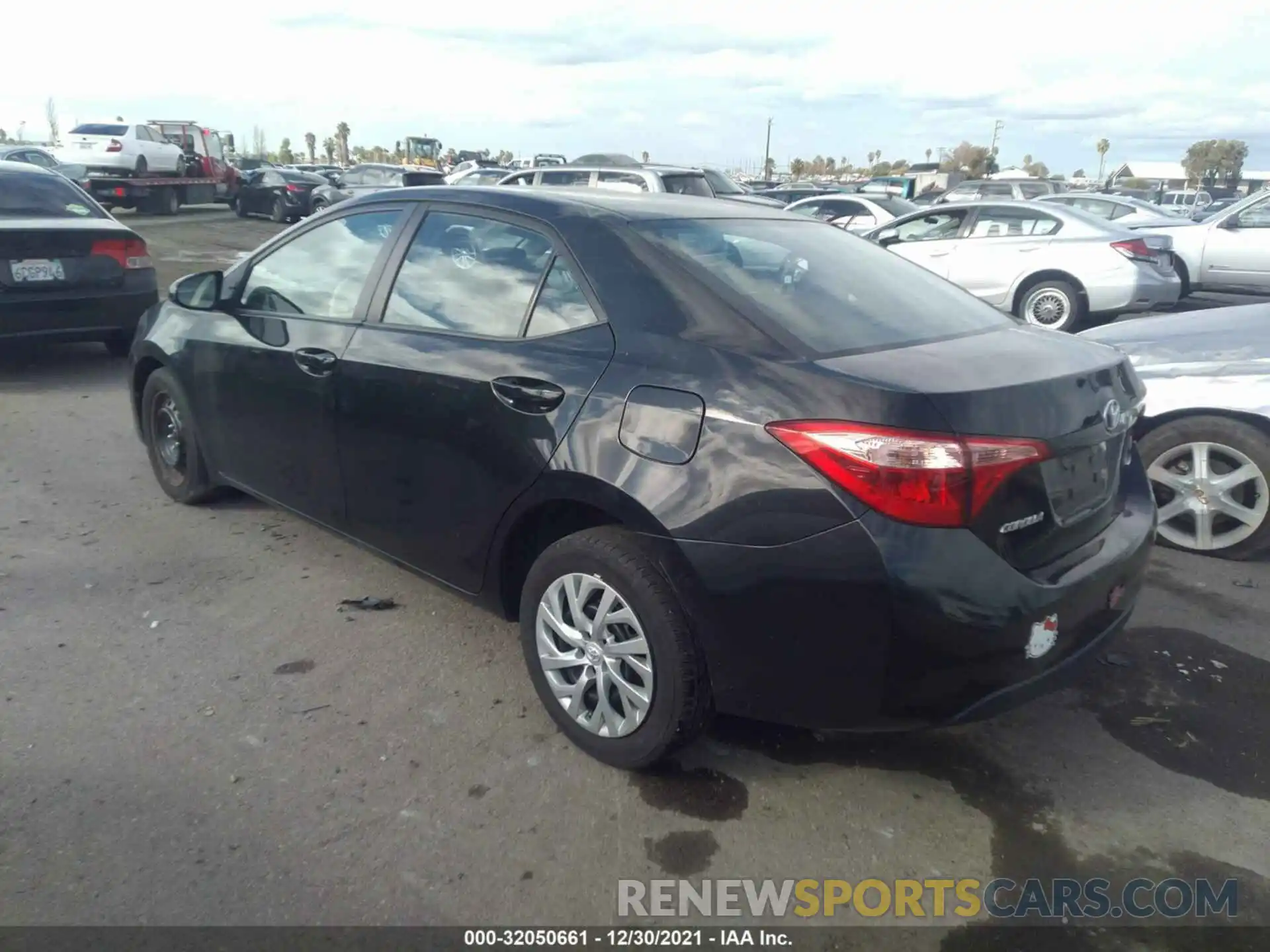 3 Photograph of a damaged car 2T1BURHE4KC232529 TOYOTA COROLLA 2019