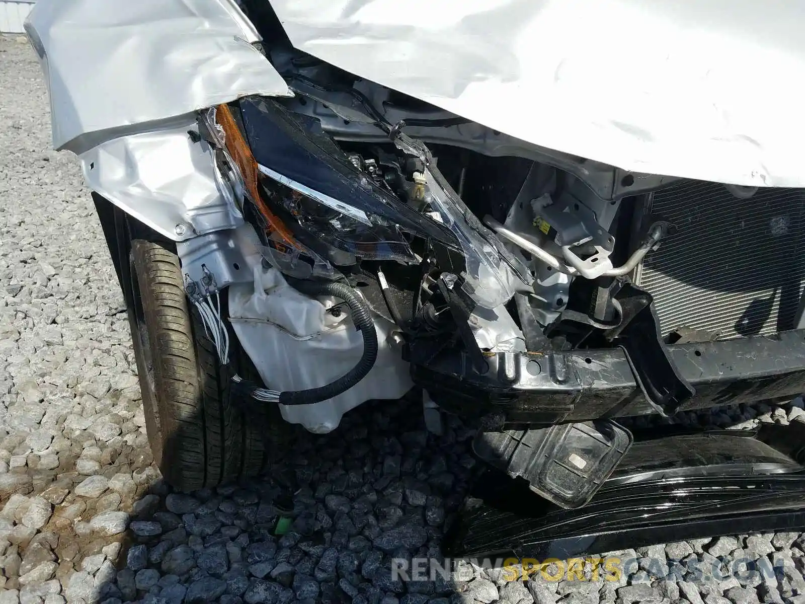 9 Photograph of a damaged car 2T1BURHE4KC232742 TOYOTA COROLLA 2019