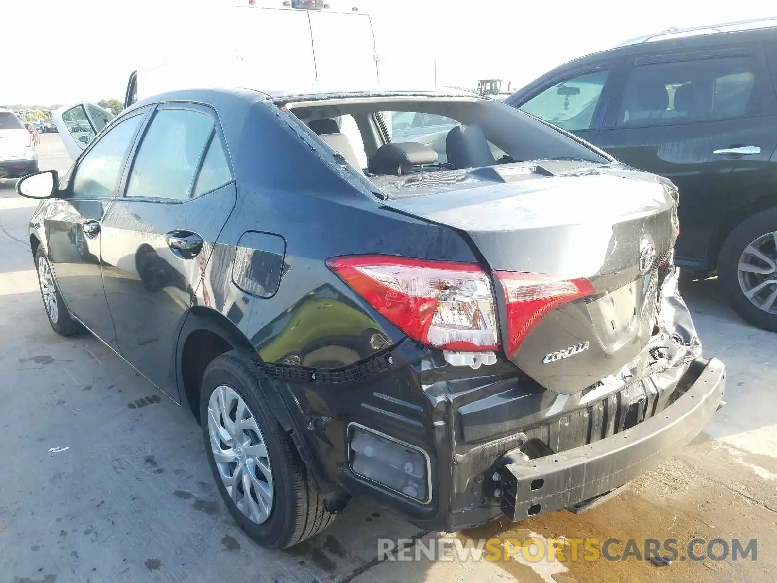 3 Photograph of a damaged car 2T1BURHE4KC233373 TOYOTA COROLLA 2019