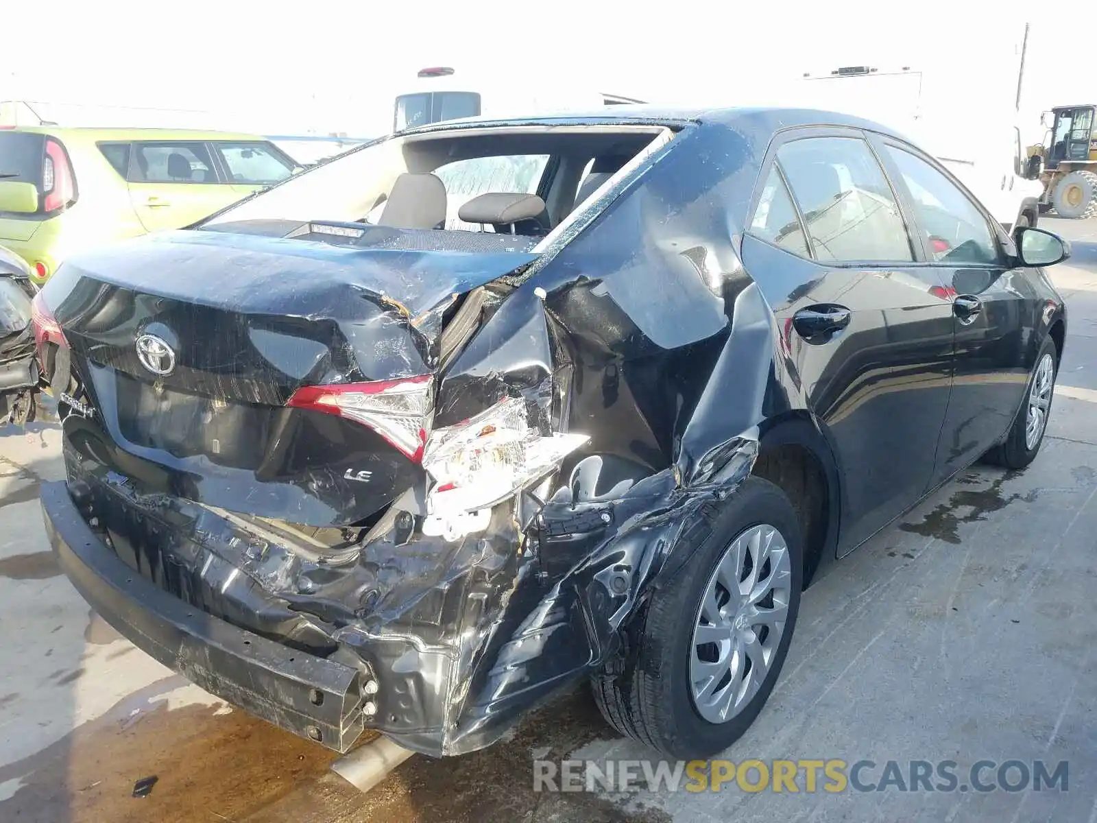 4 Photograph of a damaged car 2T1BURHE4KC233373 TOYOTA COROLLA 2019