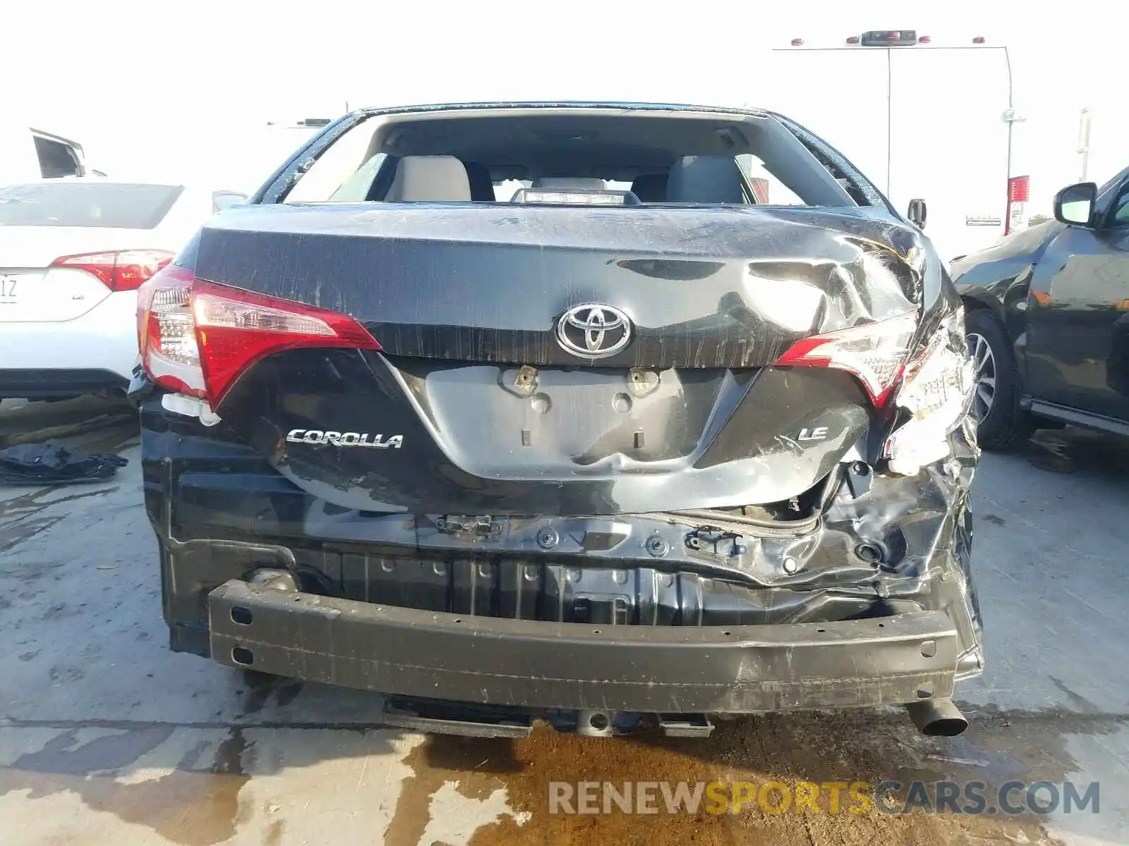 9 Photograph of a damaged car 2T1BURHE4KC233373 TOYOTA COROLLA 2019