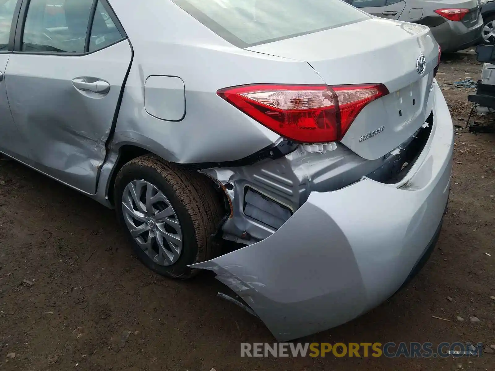 9 Photograph of a damaged car 2T1BURHE4KC233521 TOYOTA COROLLA 2019