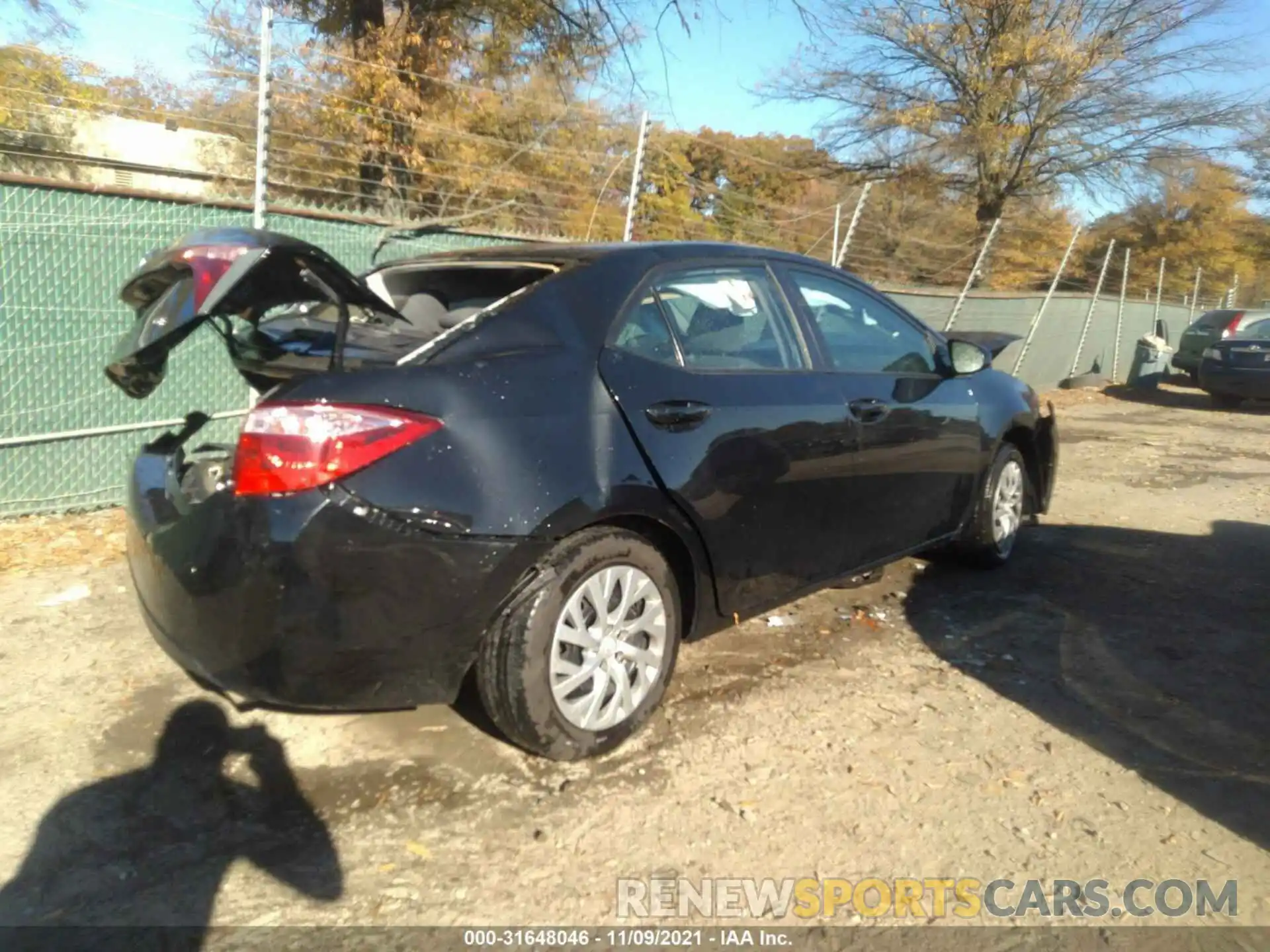 4 Photograph of a damaged car 2T1BURHE4KC233695 TOYOTA COROLLA 2019