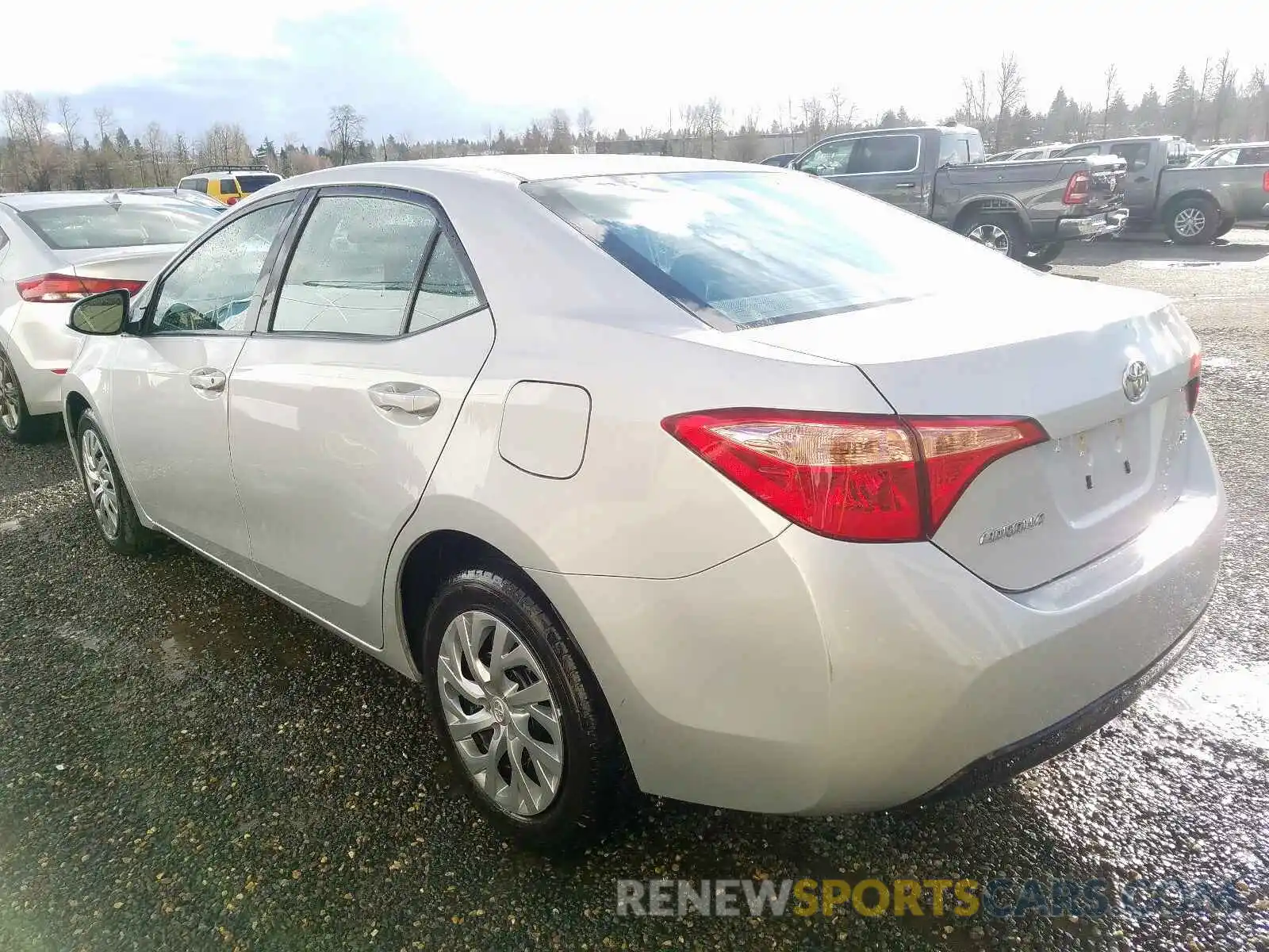 3 Photograph of a damaged car 2T1BURHE4KC233745 TOYOTA COROLLA 2019