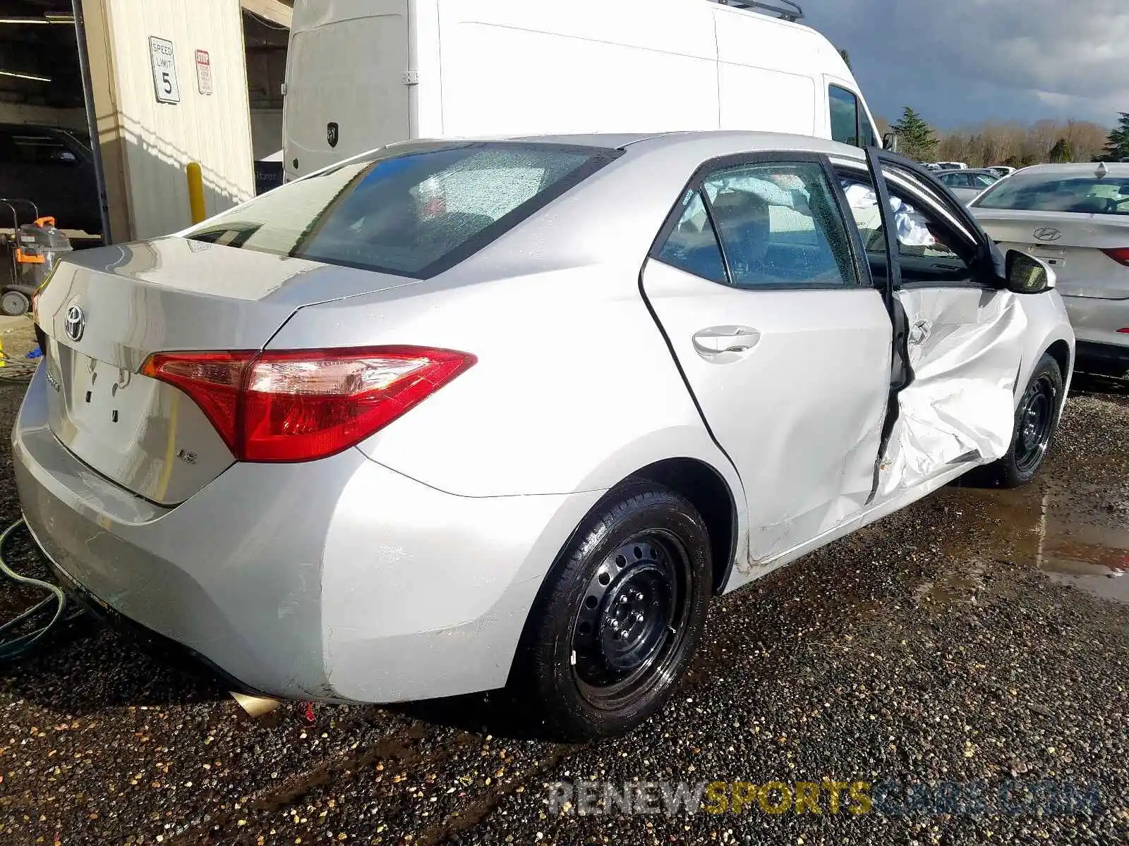 4 Photograph of a damaged car 2T1BURHE4KC233745 TOYOTA COROLLA 2019