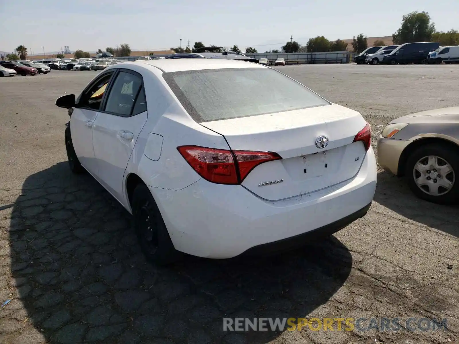 3 Photograph of a damaged car 2T1BURHE4KC233955 TOYOTA COROLLA 2019