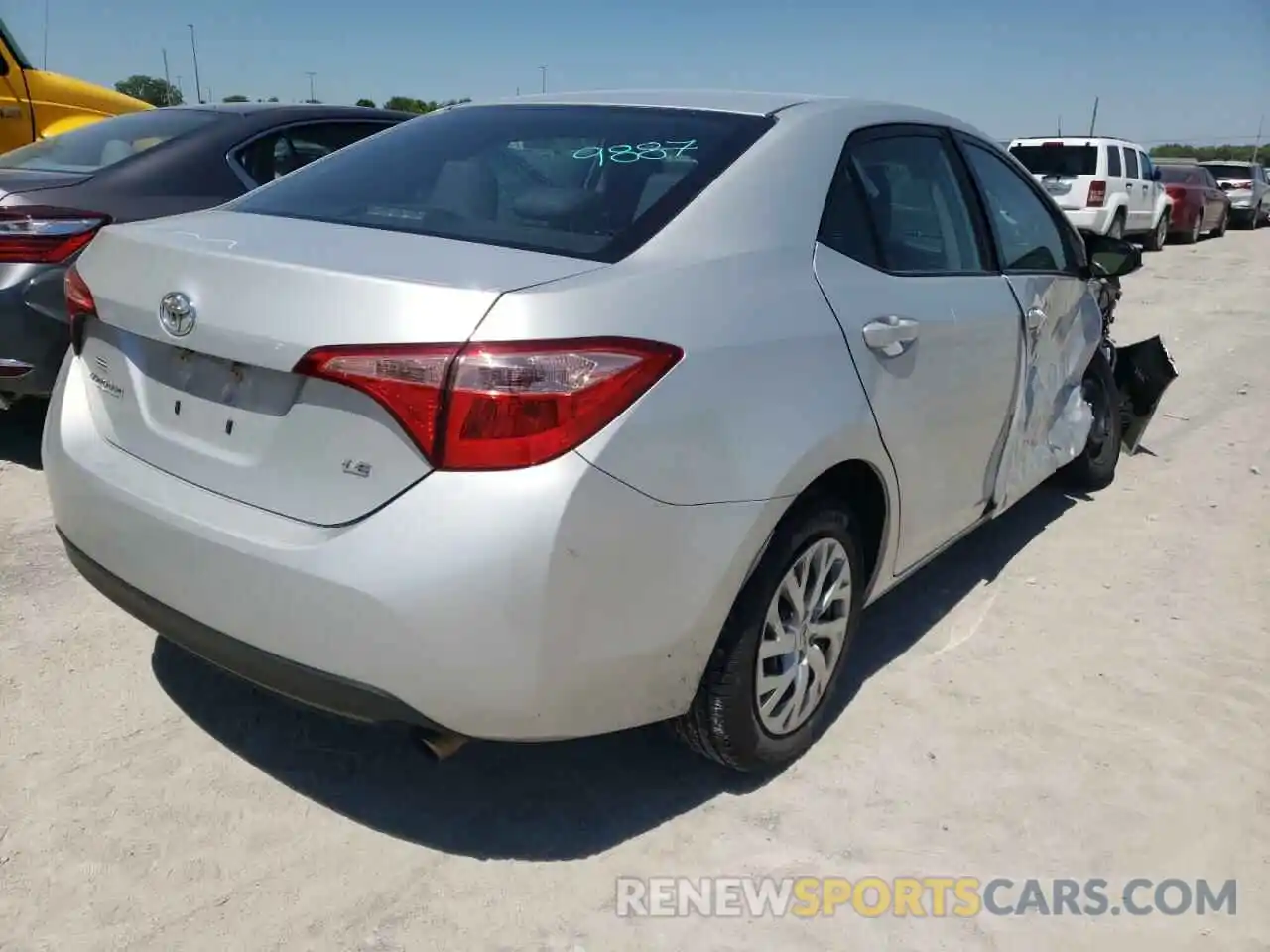 4 Photograph of a damaged car 2T1BURHE4KC234040 TOYOTA COROLLA 2019