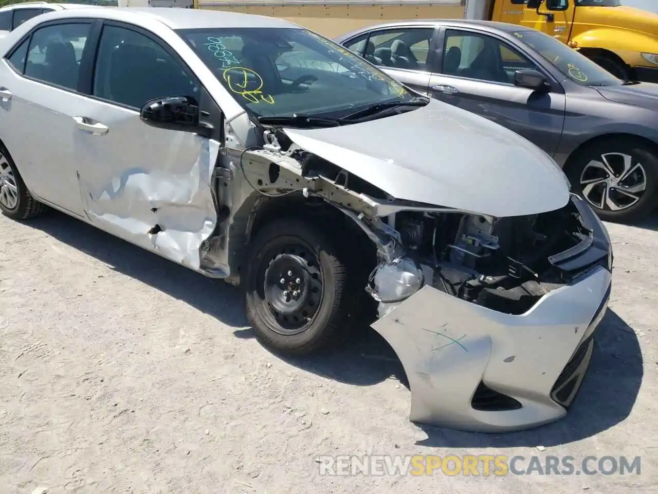 9 Photograph of a damaged car 2T1BURHE4KC234040 TOYOTA COROLLA 2019