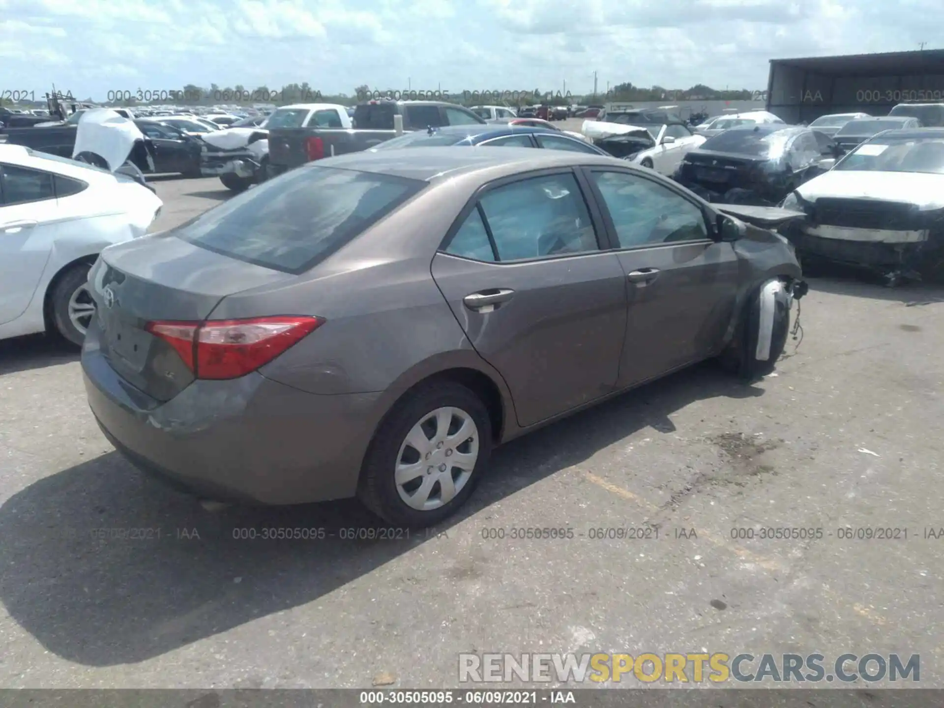 4 Photograph of a damaged car 2T1BURHE4KC234622 TOYOTA COROLLA 2019