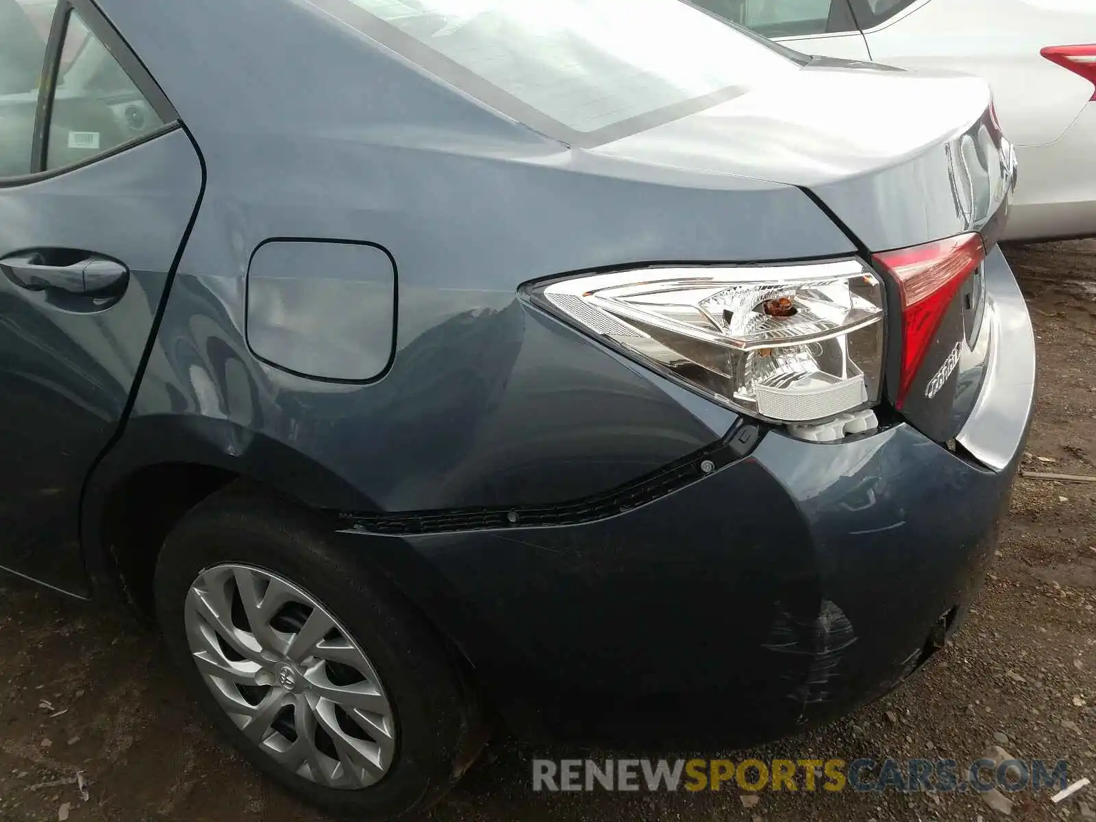 9 Photograph of a damaged car 2T1BURHE4KC235415 TOYOTA COROLLA 2019